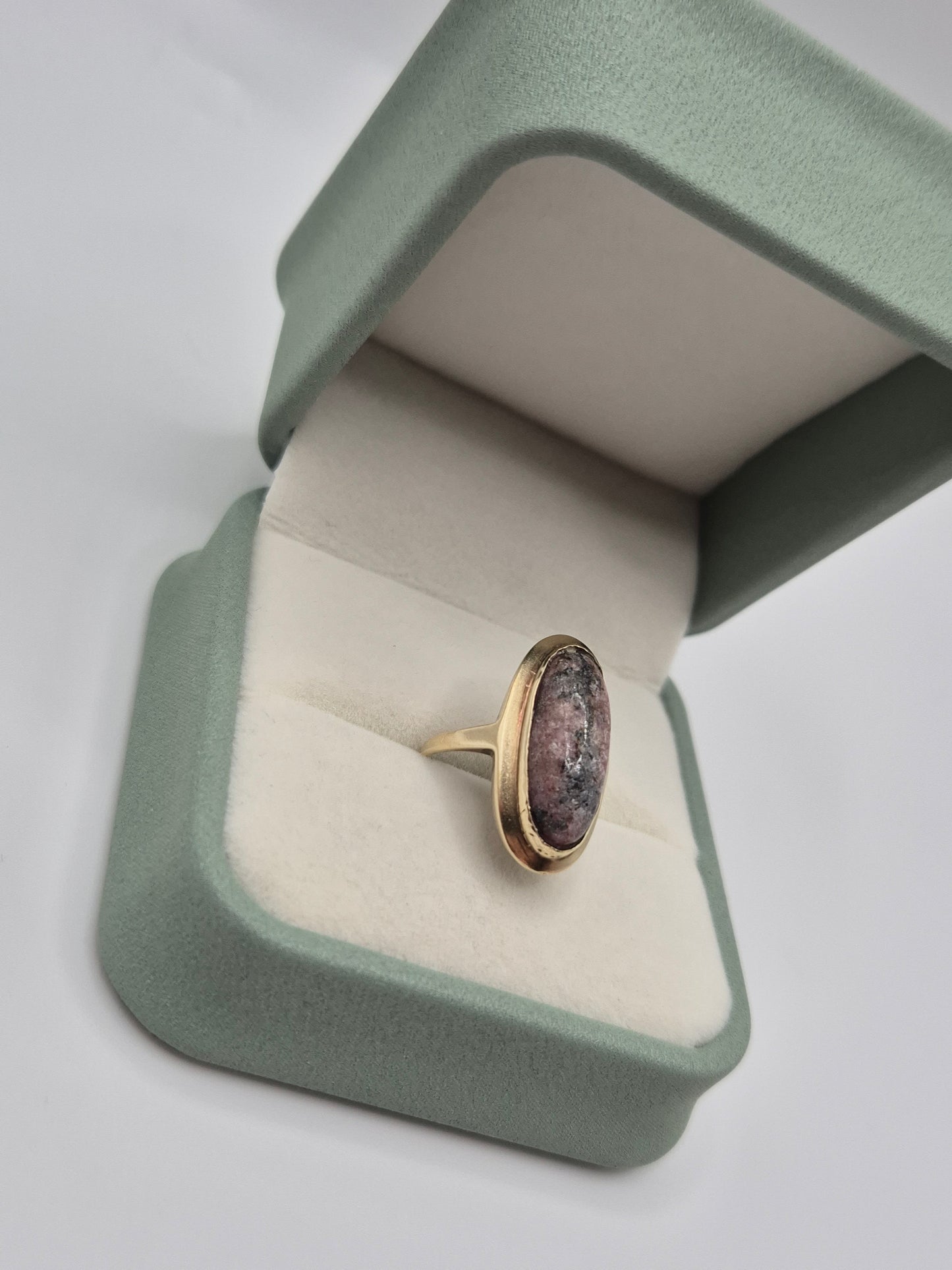 9ct gold rhodonite ring