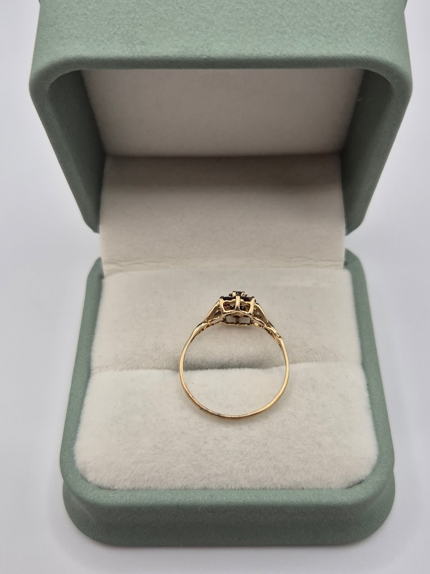 9ct gold garnet cluster ring