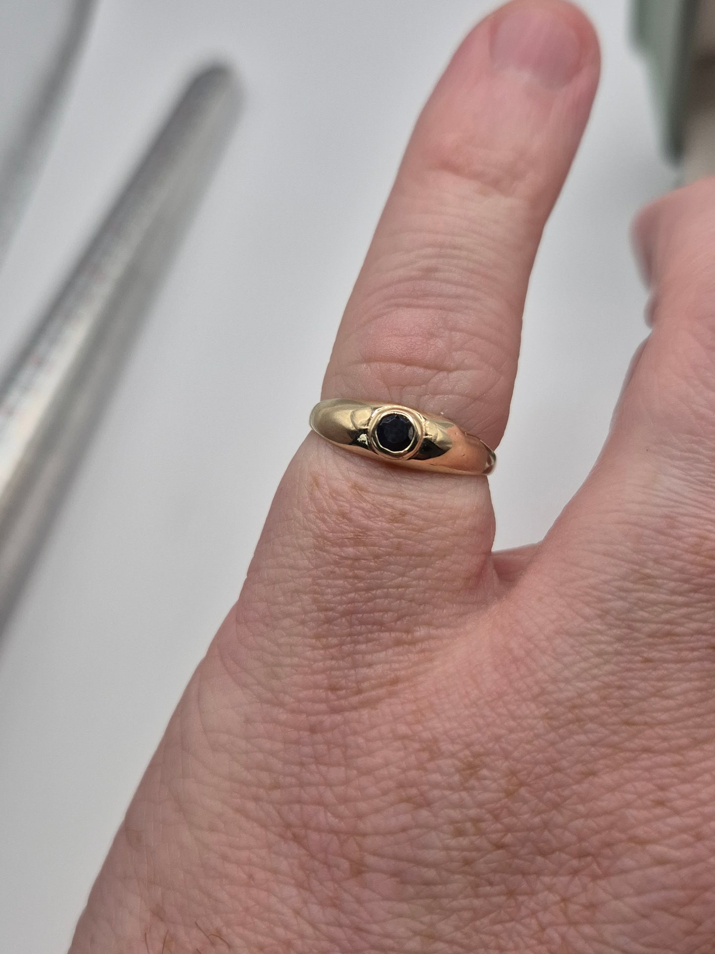 9ct gold sapphire gypsy ring