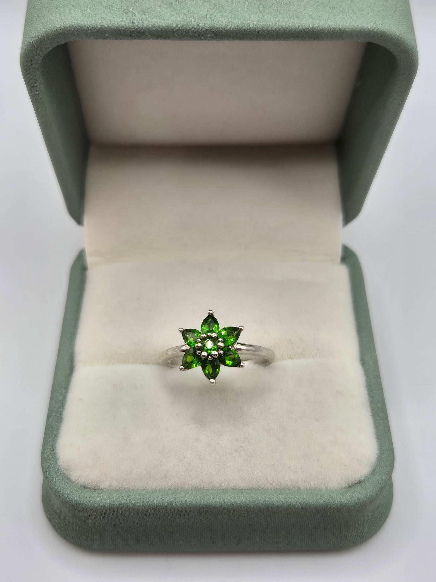 9ct white gold gemstone ring