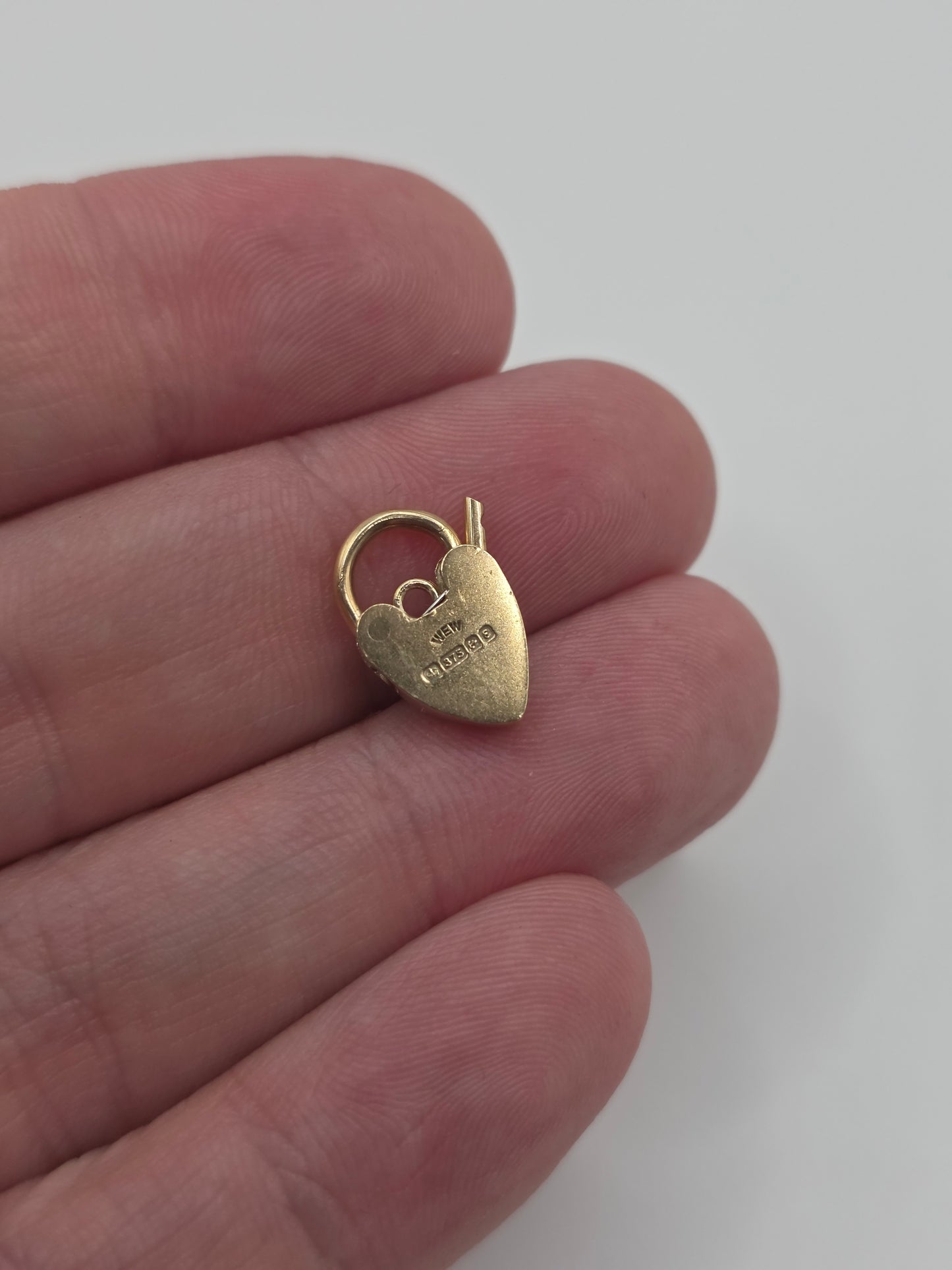 9ct gold padlock 19