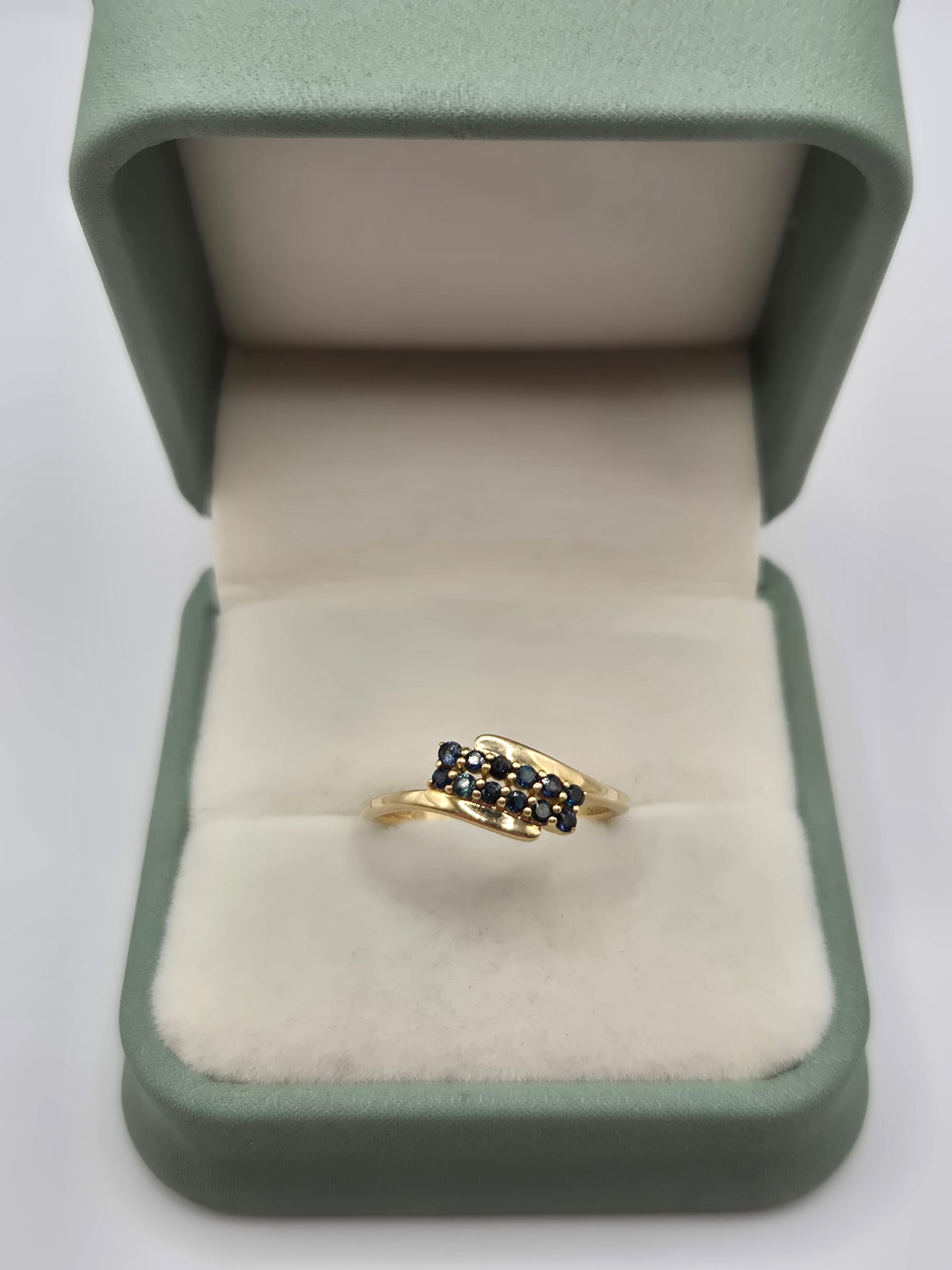 9ct gold sapphire ring