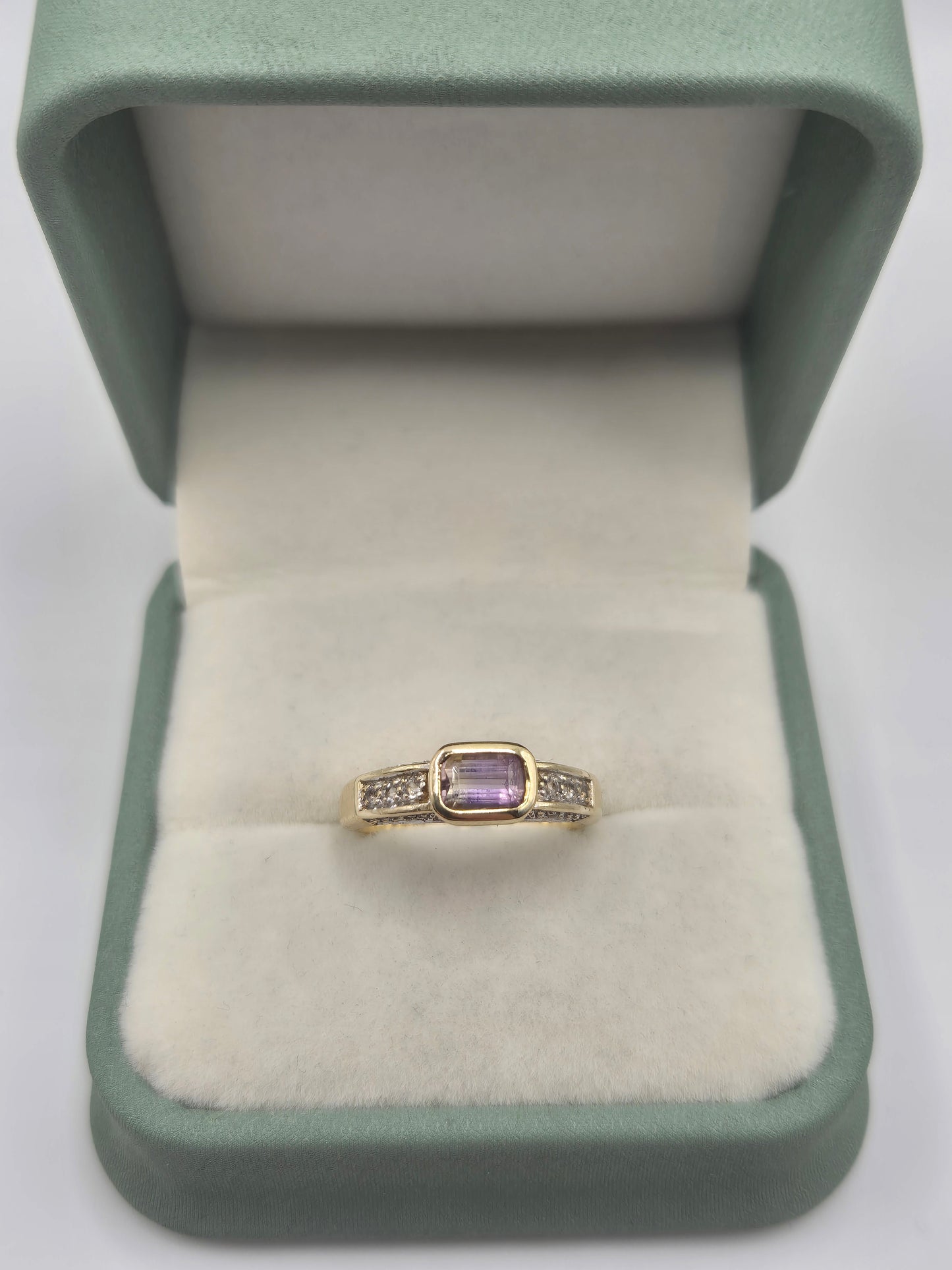9ct gold amethyst and zircon ring