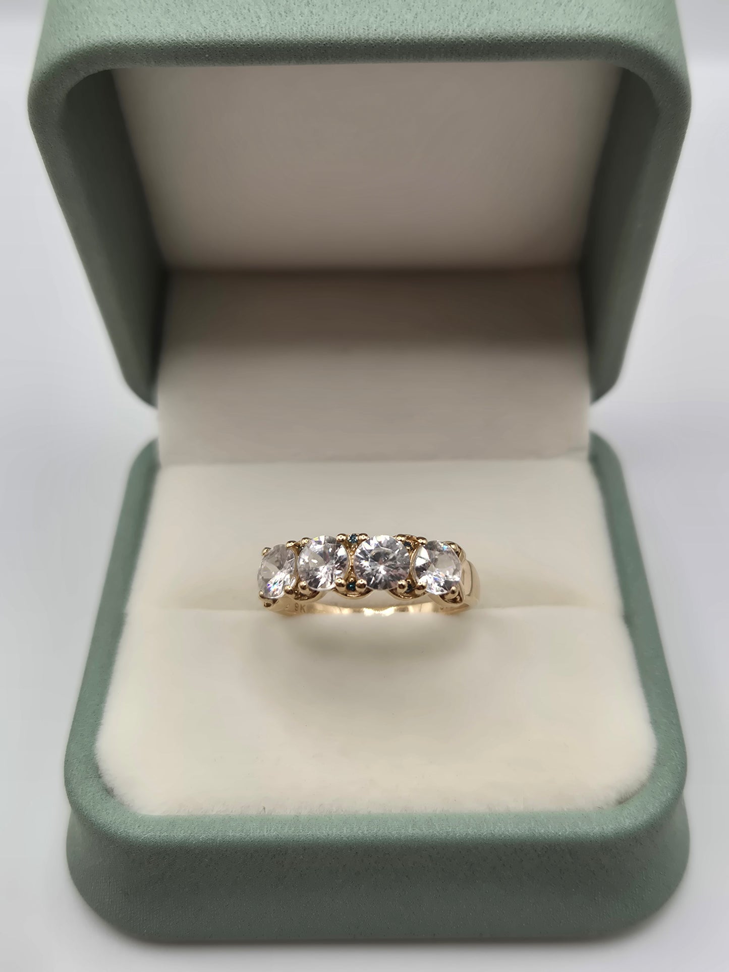 9ct gold white topaz ring
