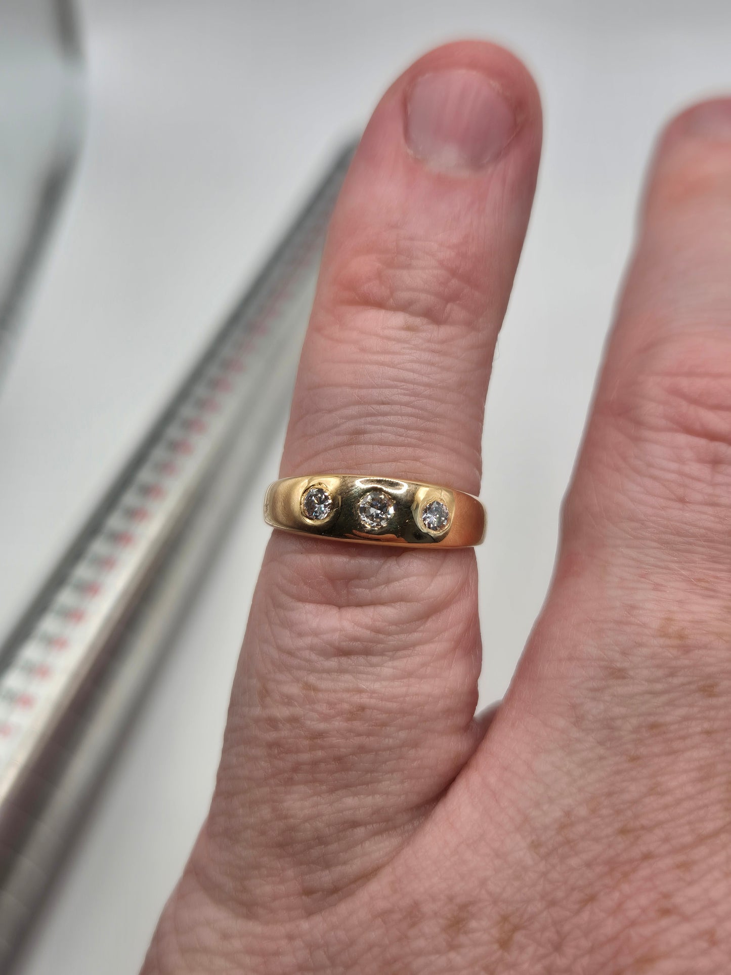 18ct gold diamond gypsy ring