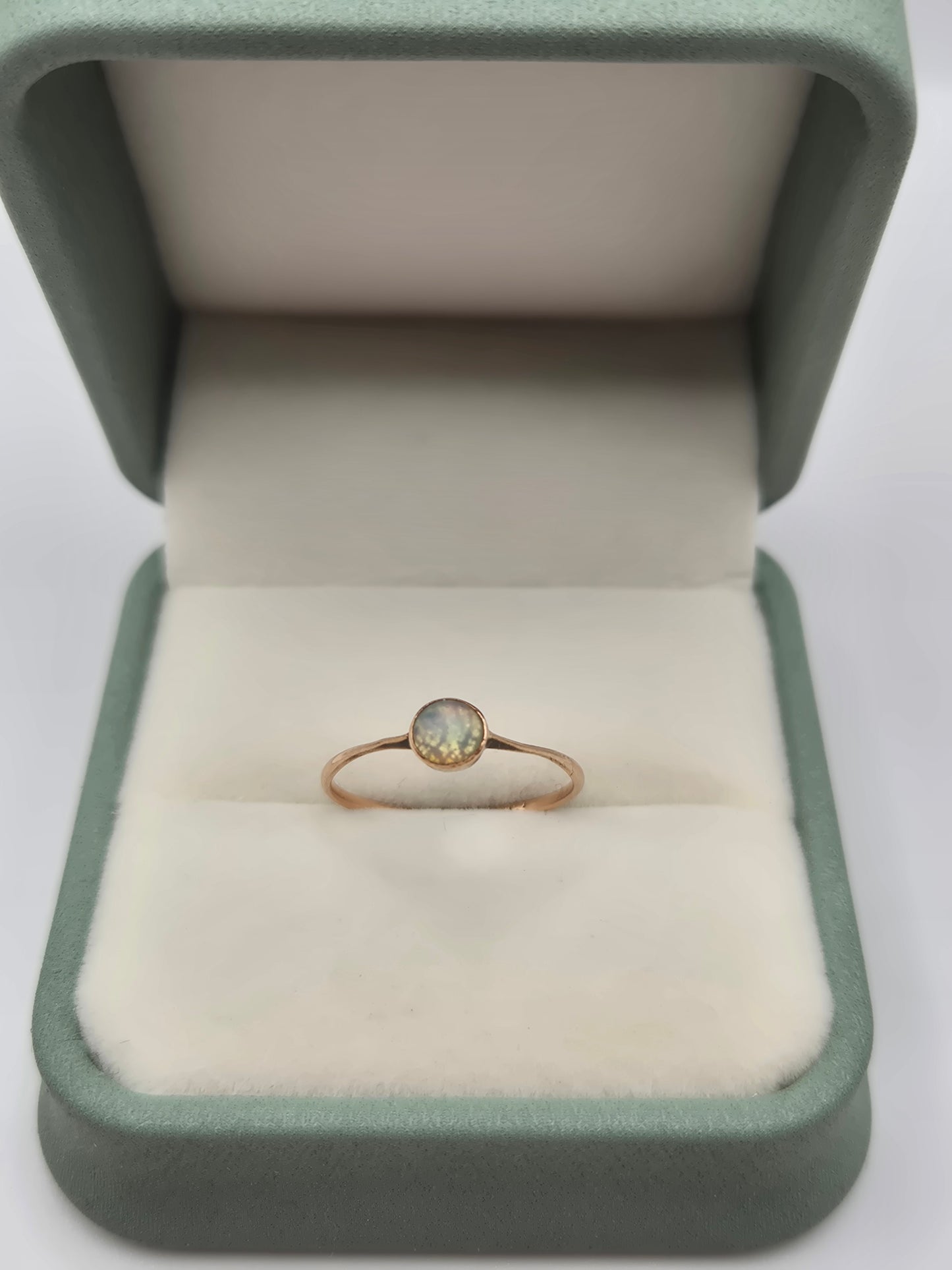 Antique 9ct gold opal ring