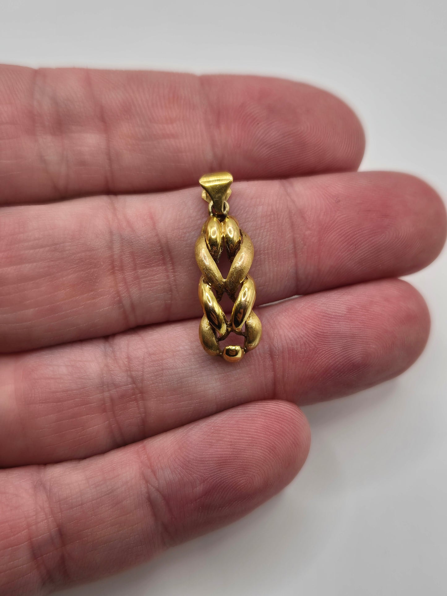 9ct gold pendant