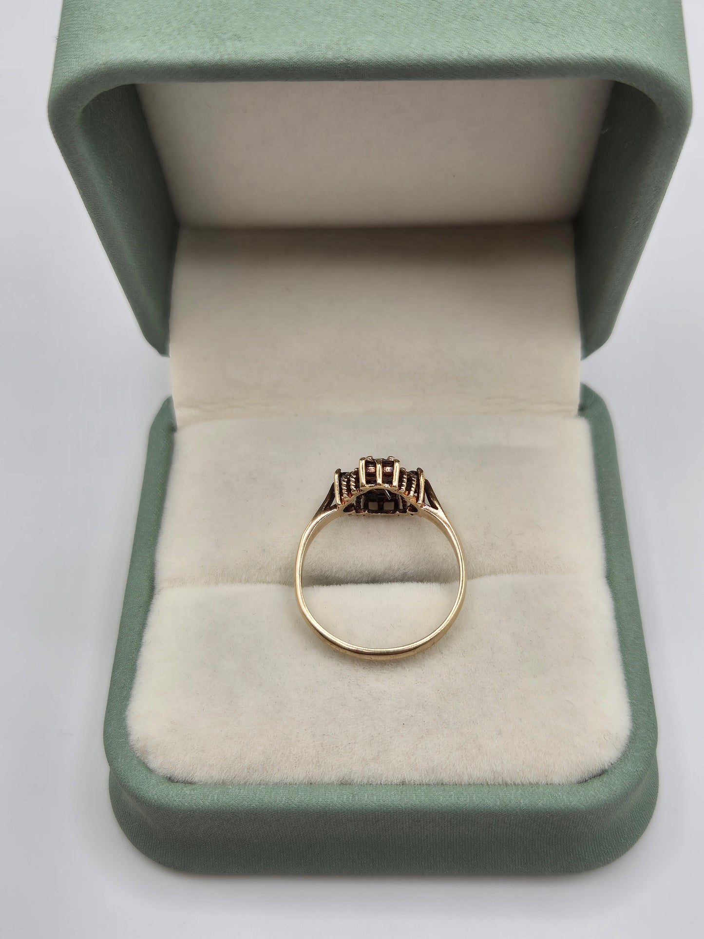 9ct gold garnet cluster ring