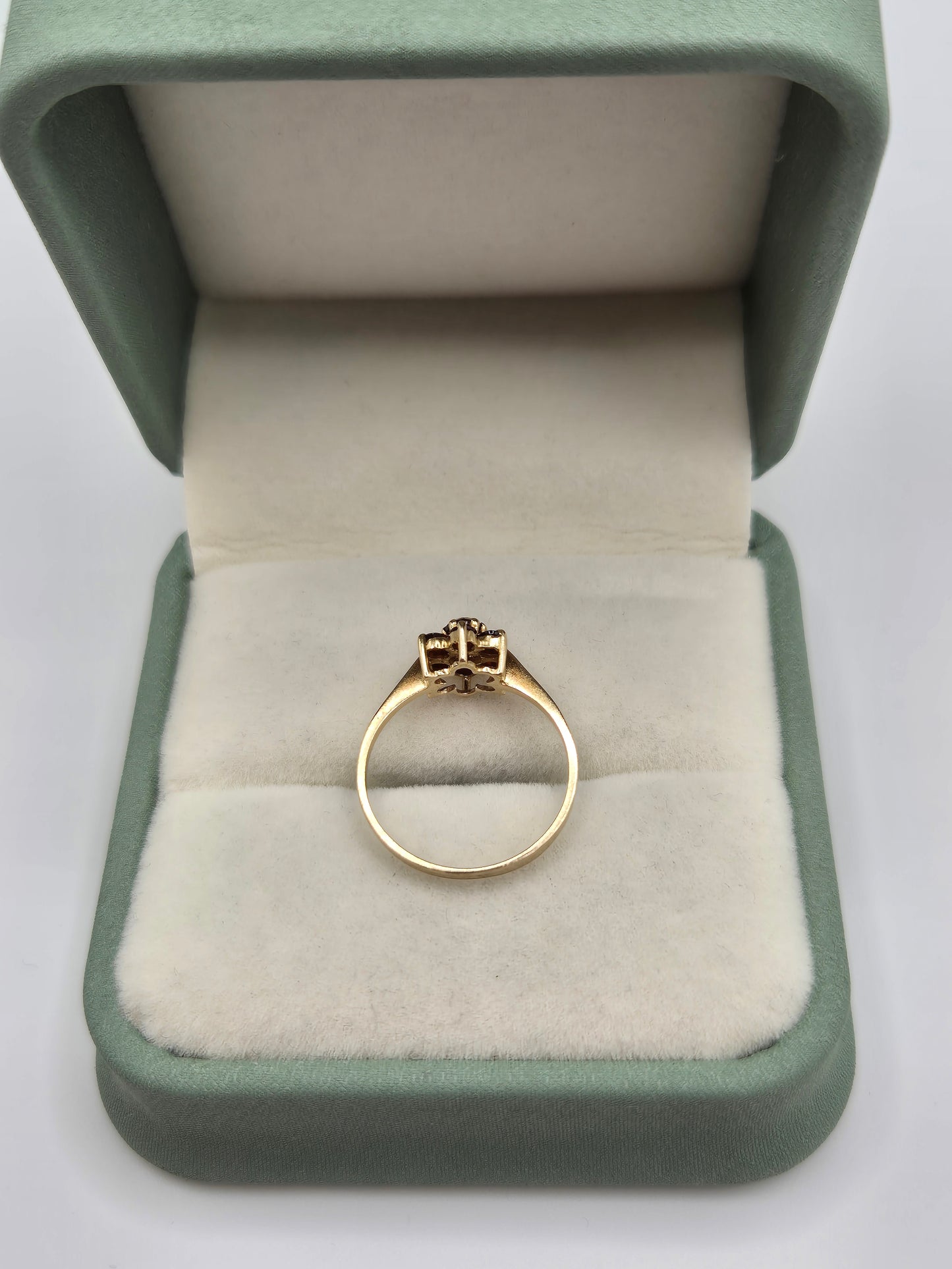 9ct gold garnet cluster ring