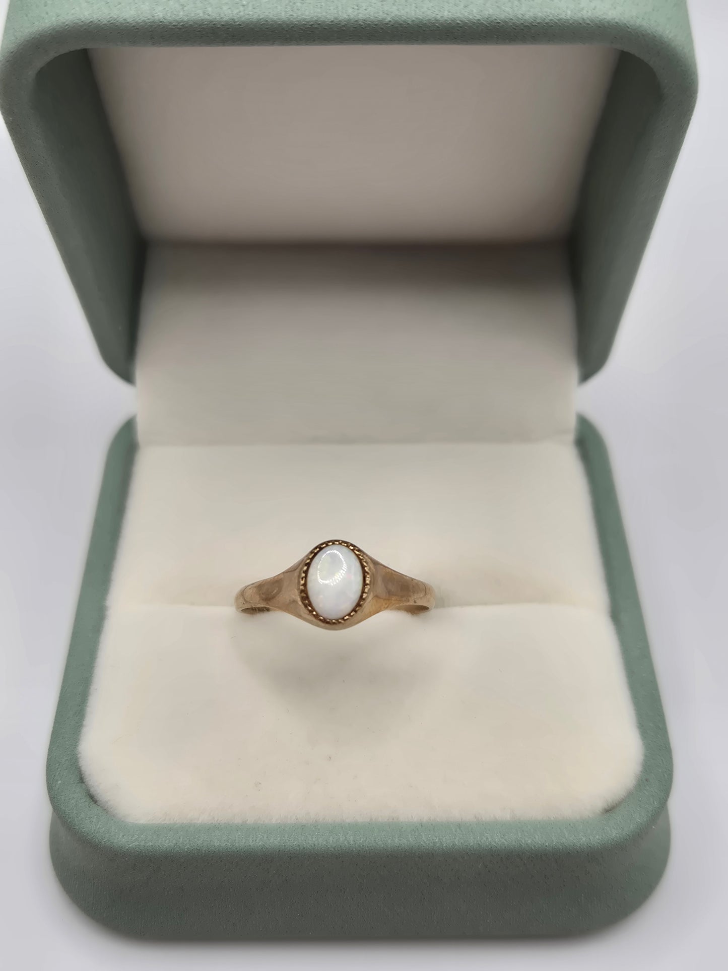 9ct gold opal ring