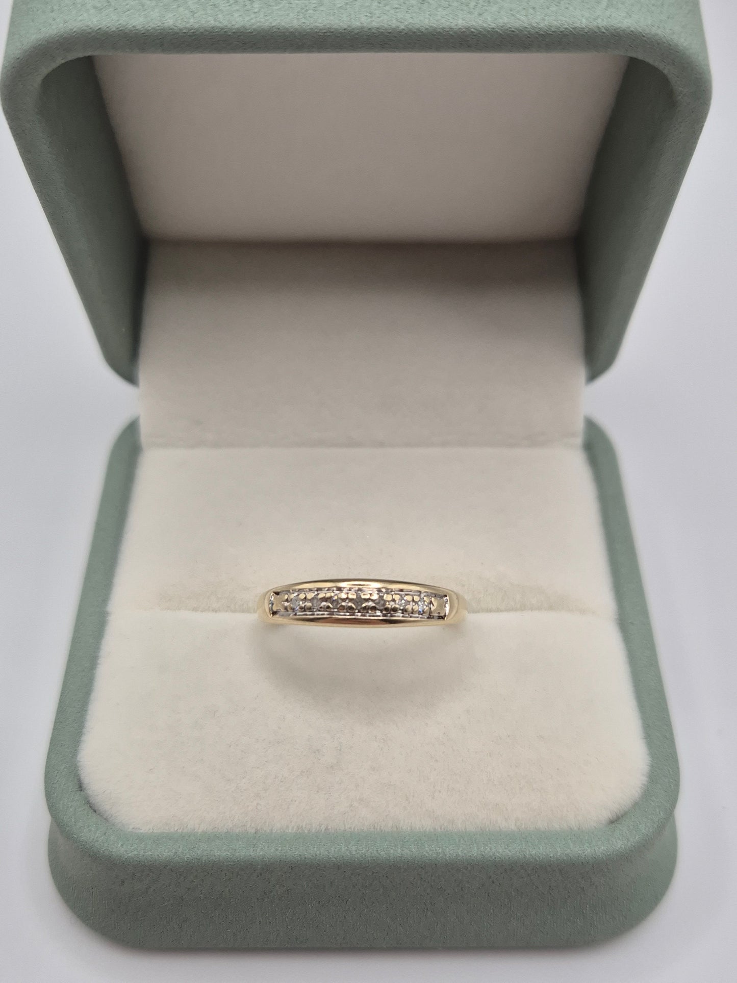 9ct gold diamond ring