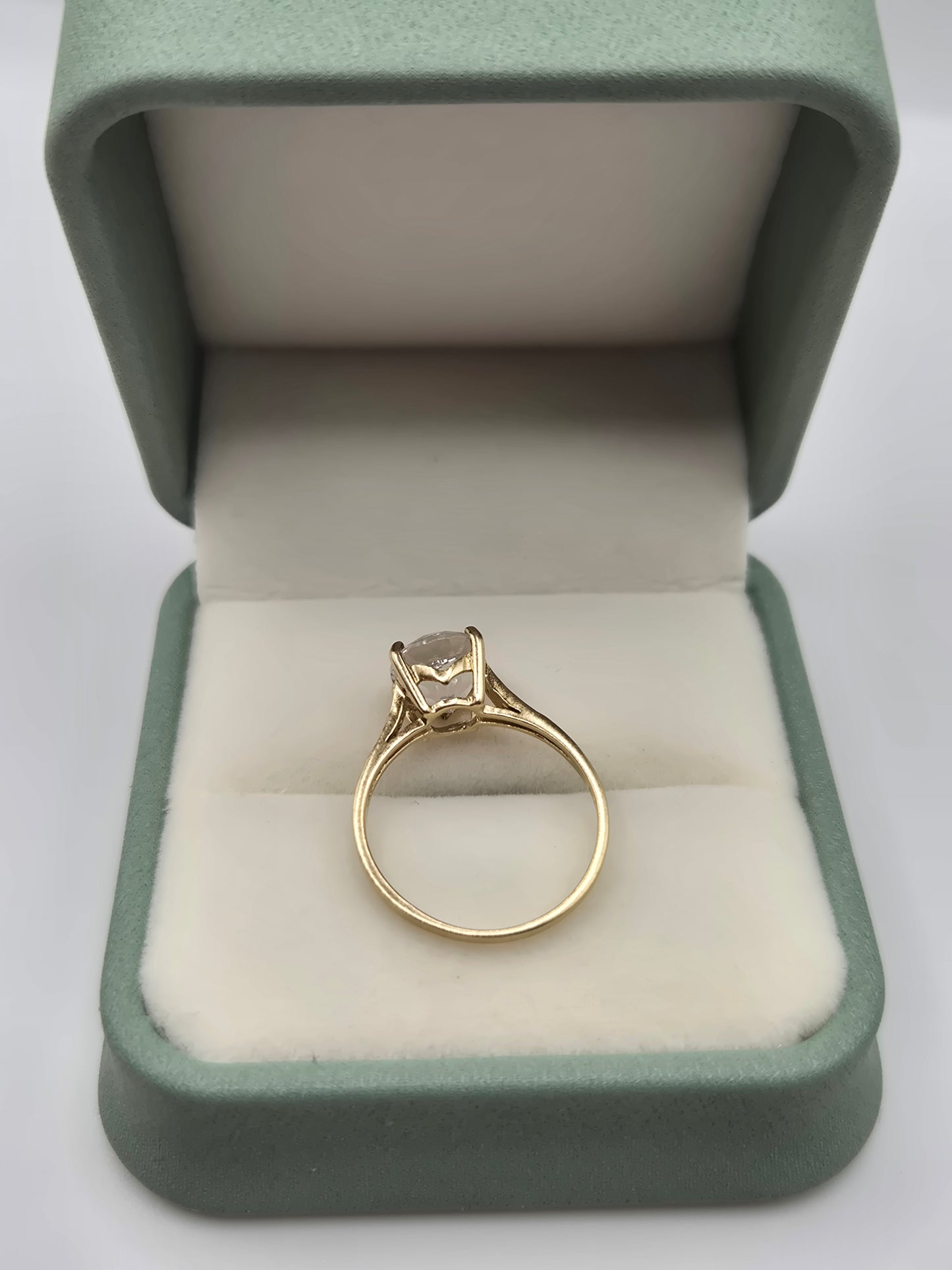 9ct gold white topaz and diamond ring