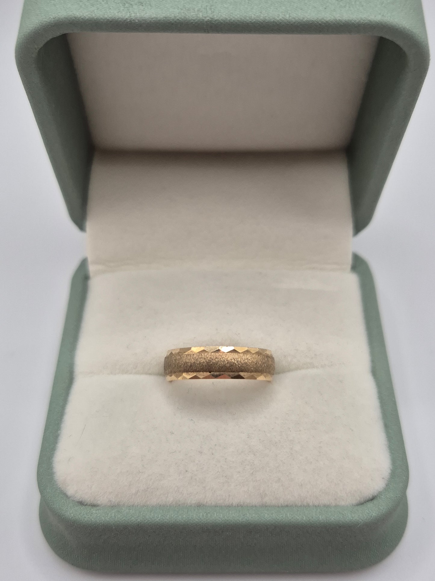 9ct gold ring