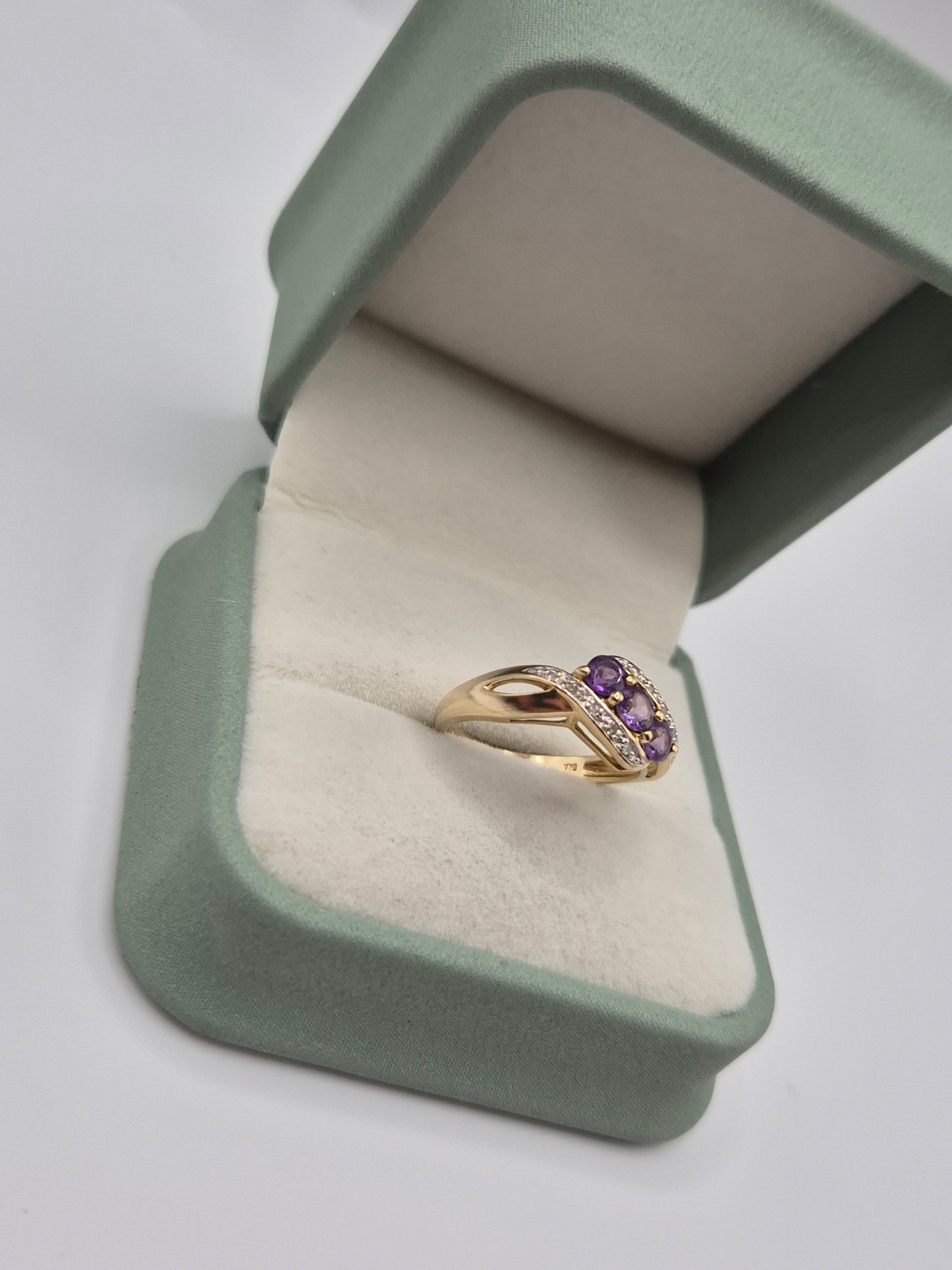 9ct gold amethyst and diamond ring