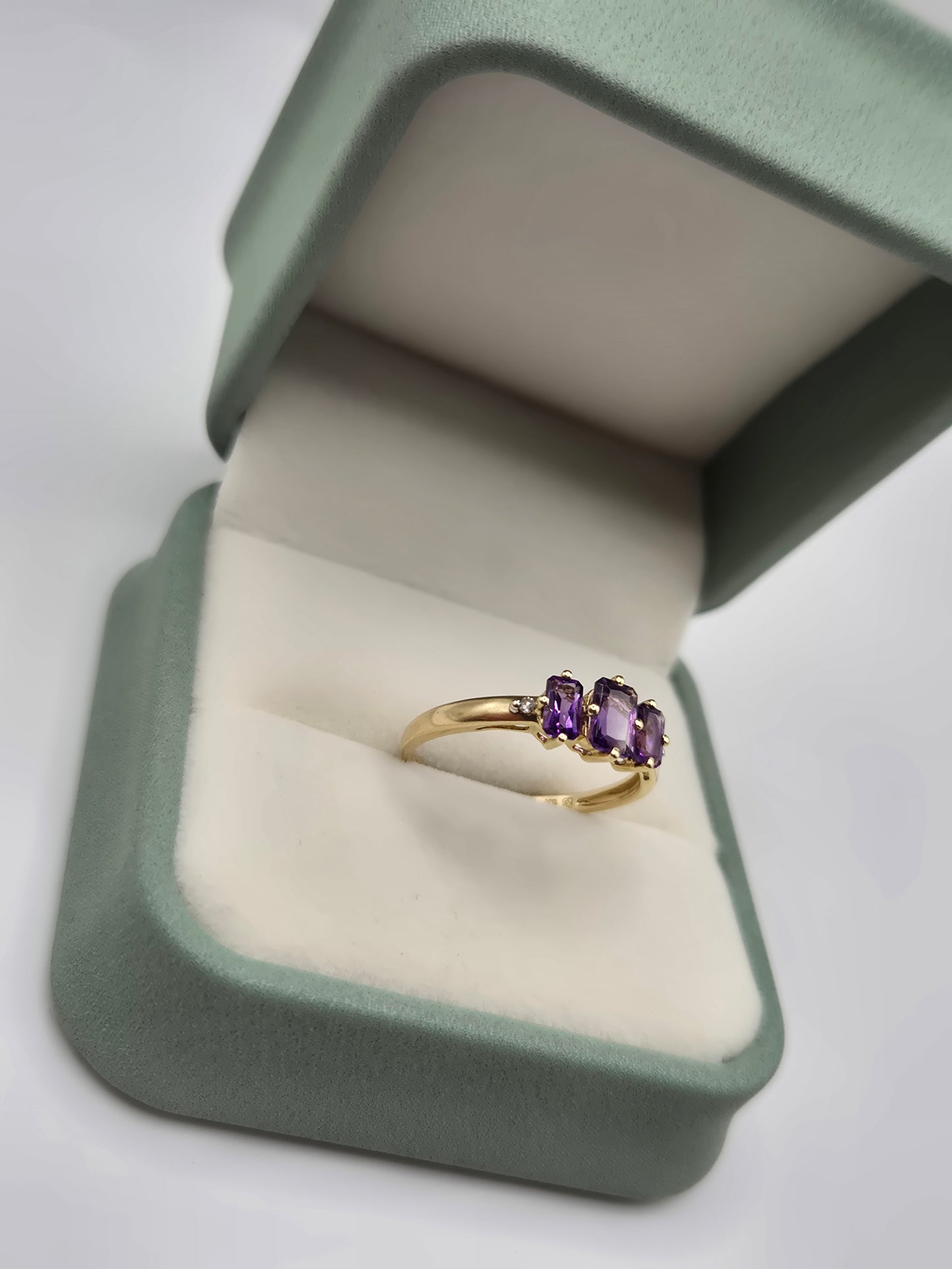 9ct gold amethyts and diamond ring