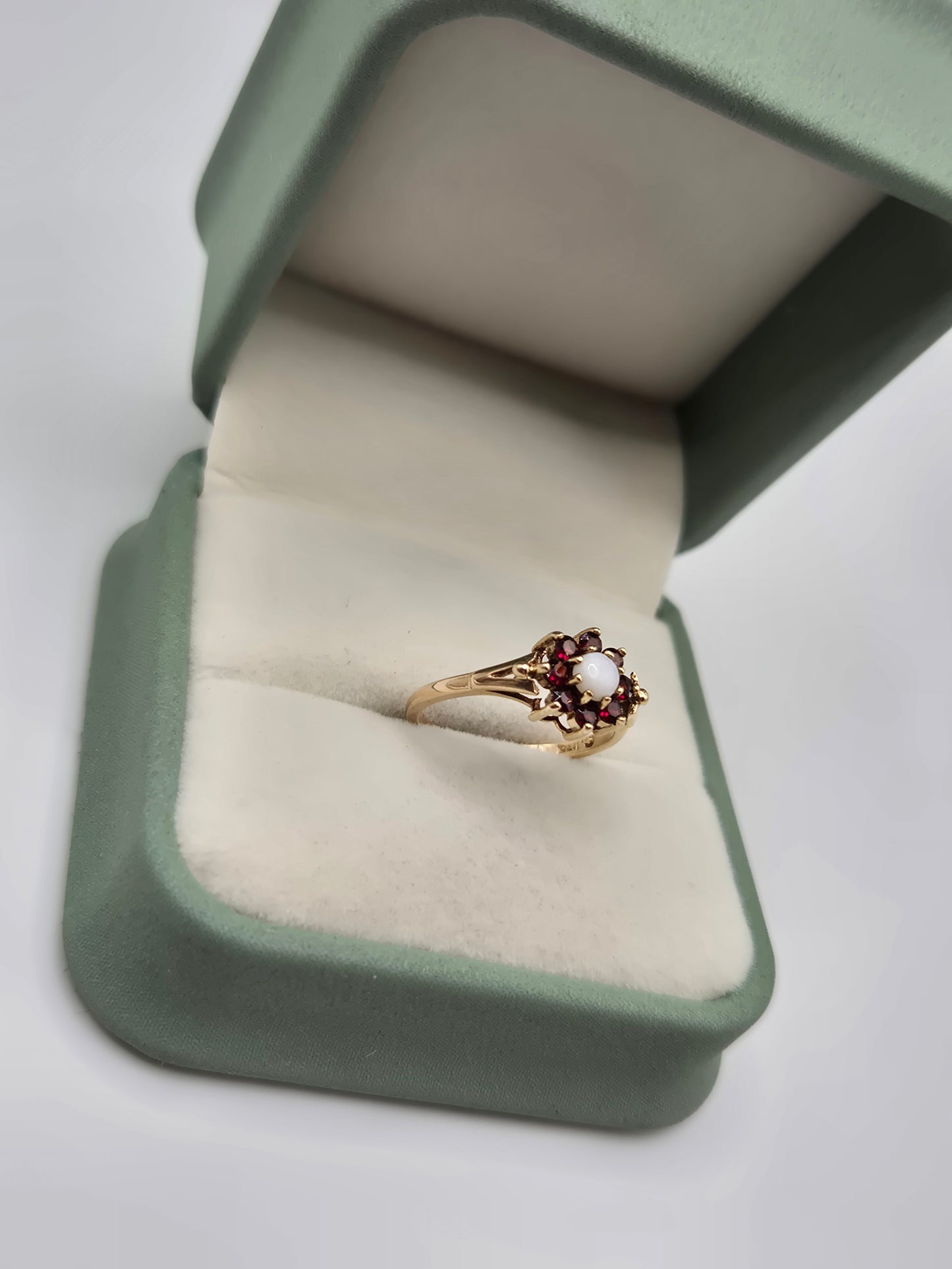 9ct gold opal and garnet ring