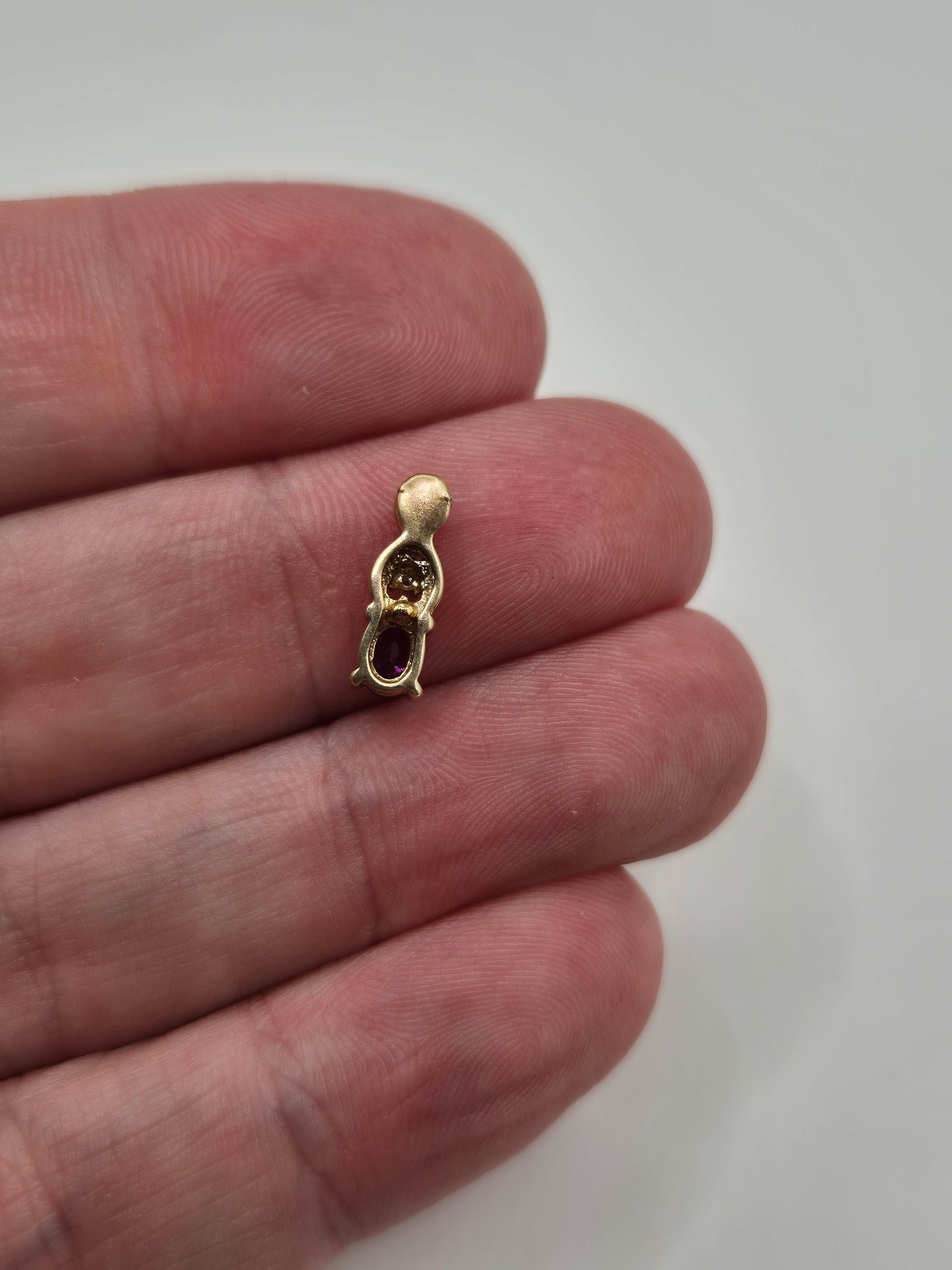 9ct gold amethyst and diamond pendant