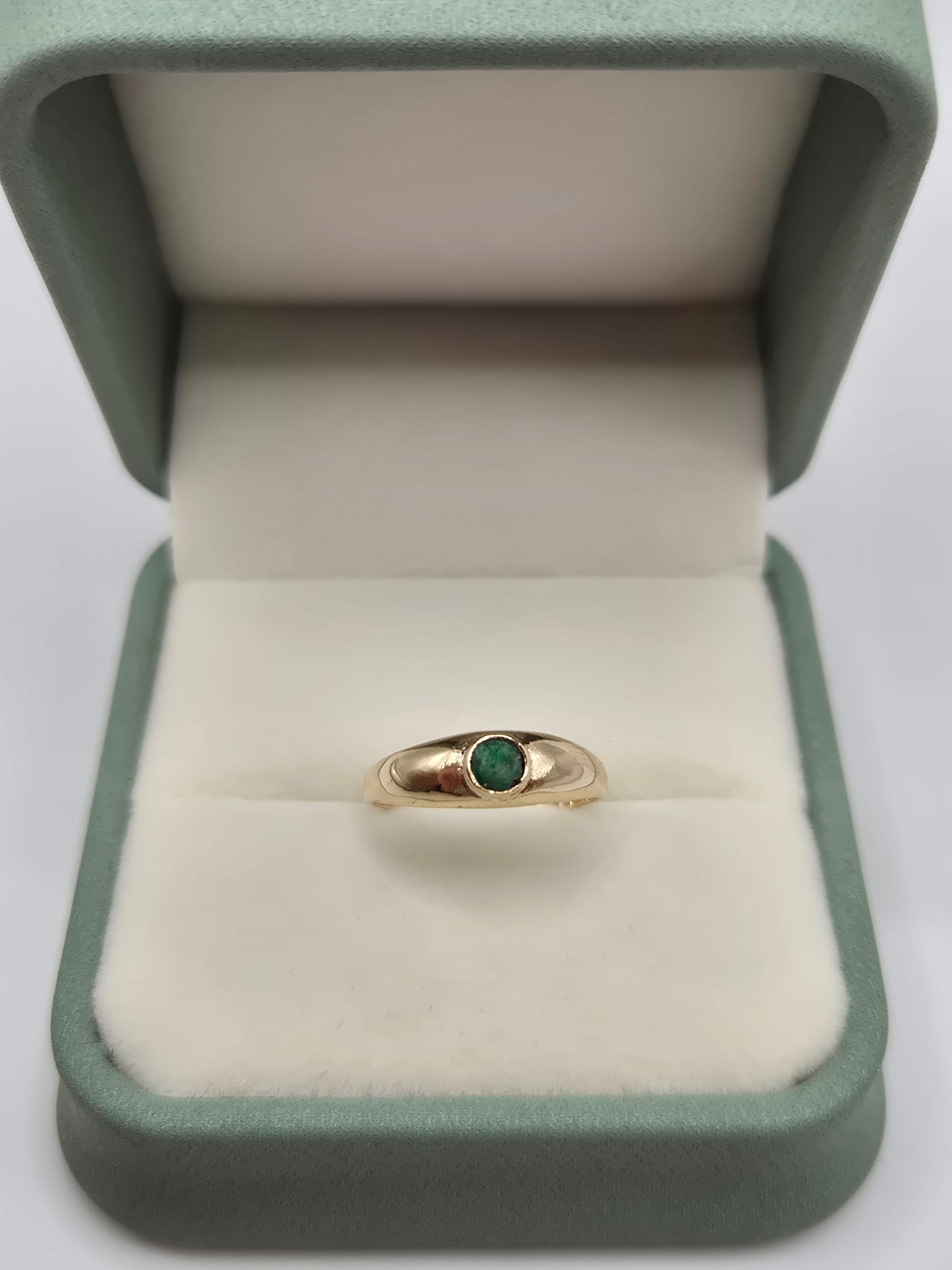 9ct gold emerald gypsy ring