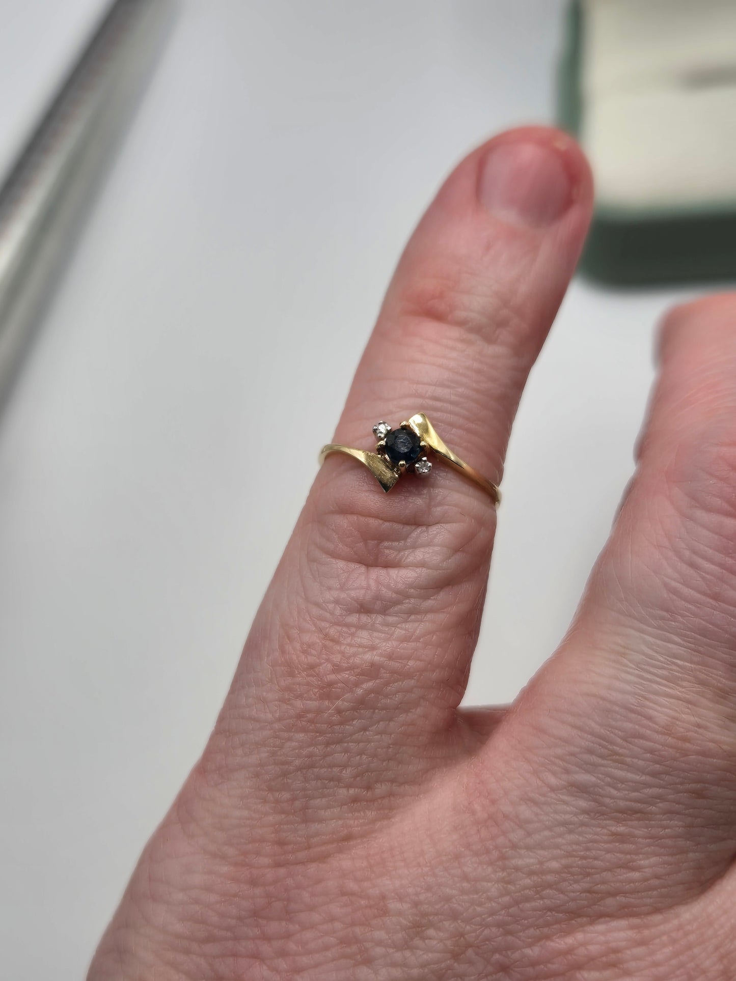 9ct gold sapphire and diamond ring