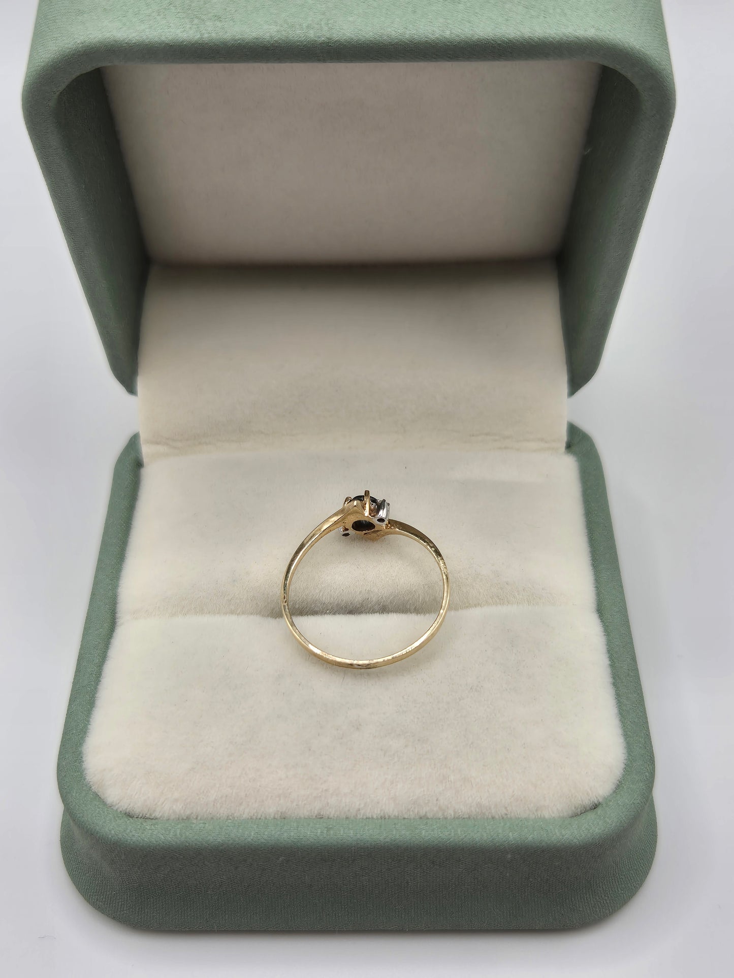 9ct gold sapphire and diamond ring