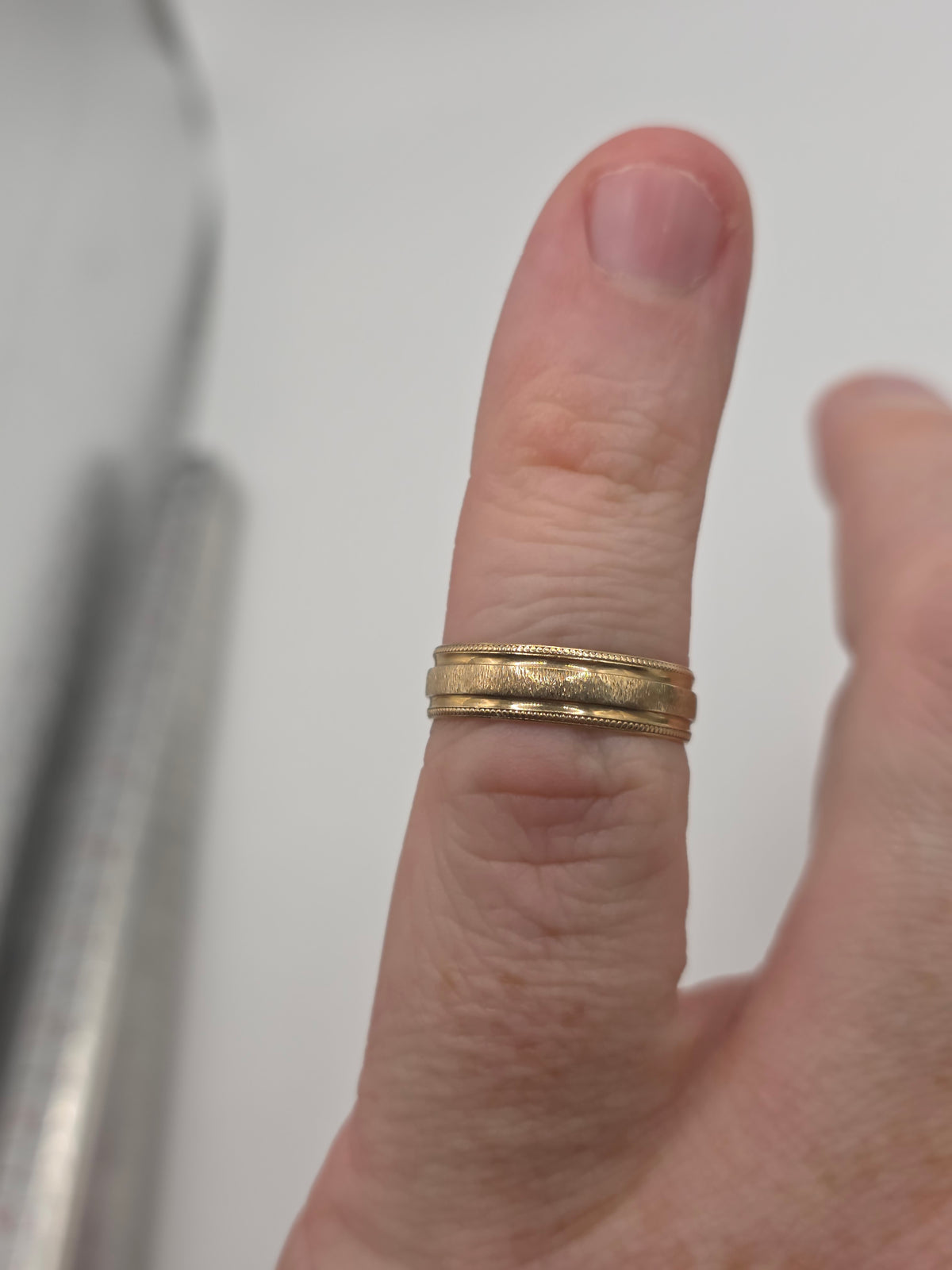 9ct gold band ring