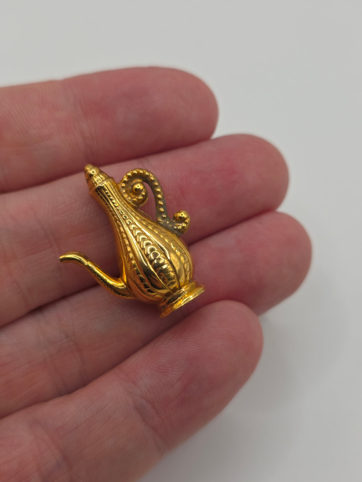 9ct gold coffee pot charm