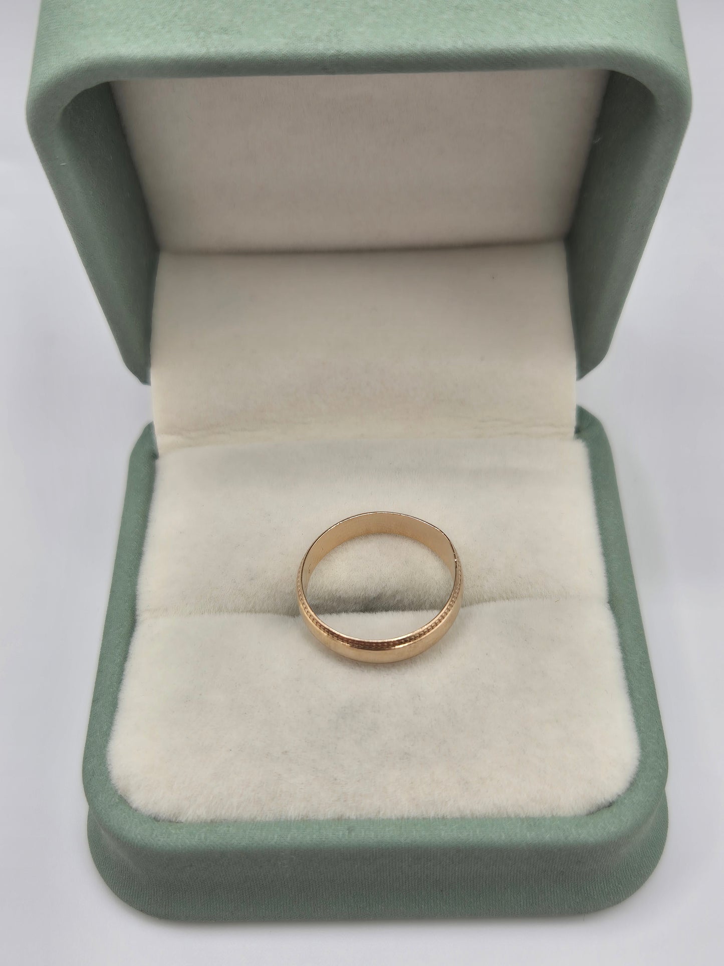 9ct gold patterned band ring