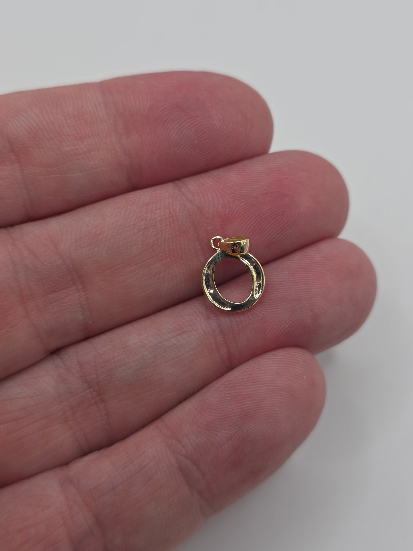 9ct gold diamond initial O pendant