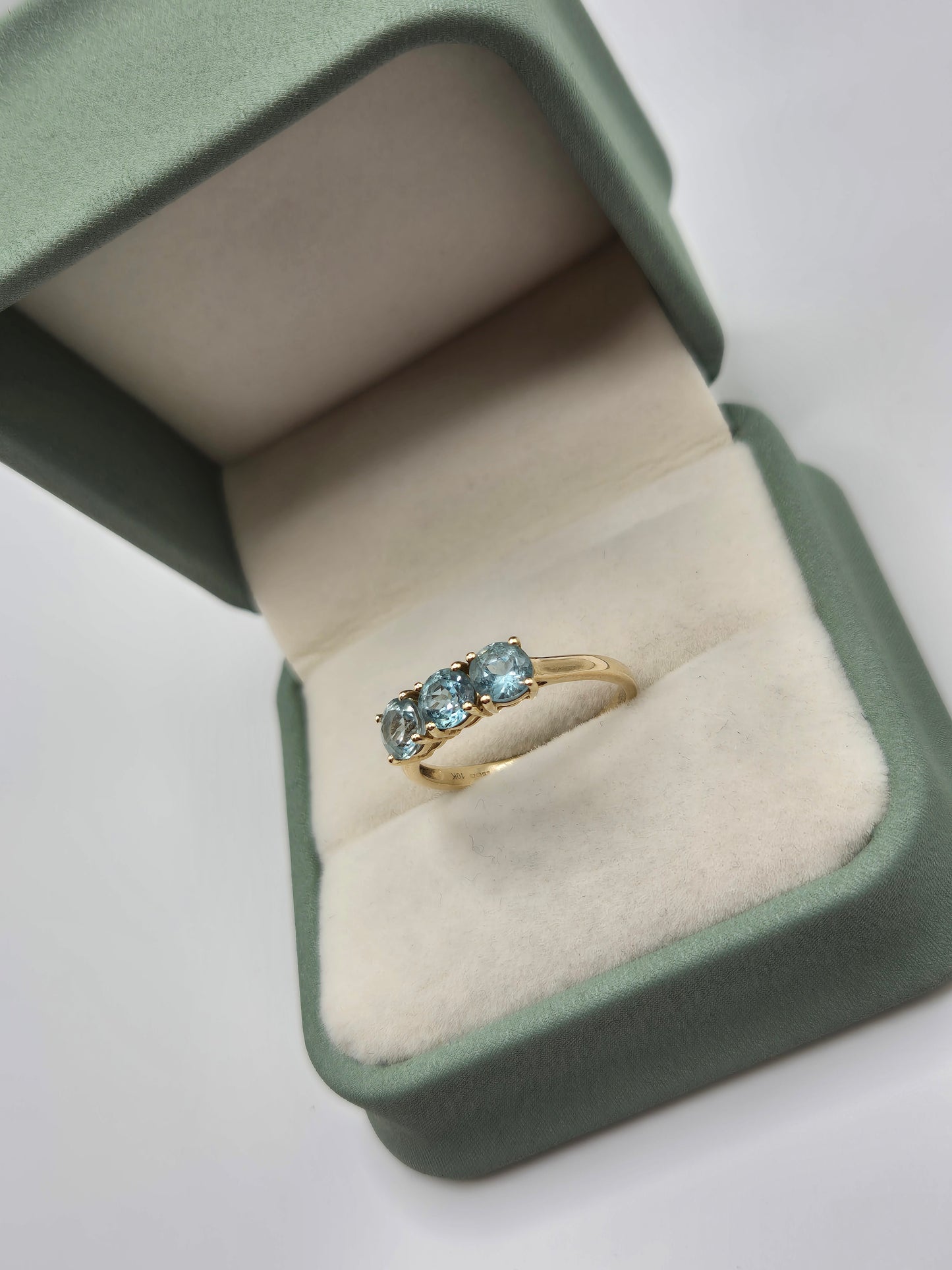 9ct gold apatite ring