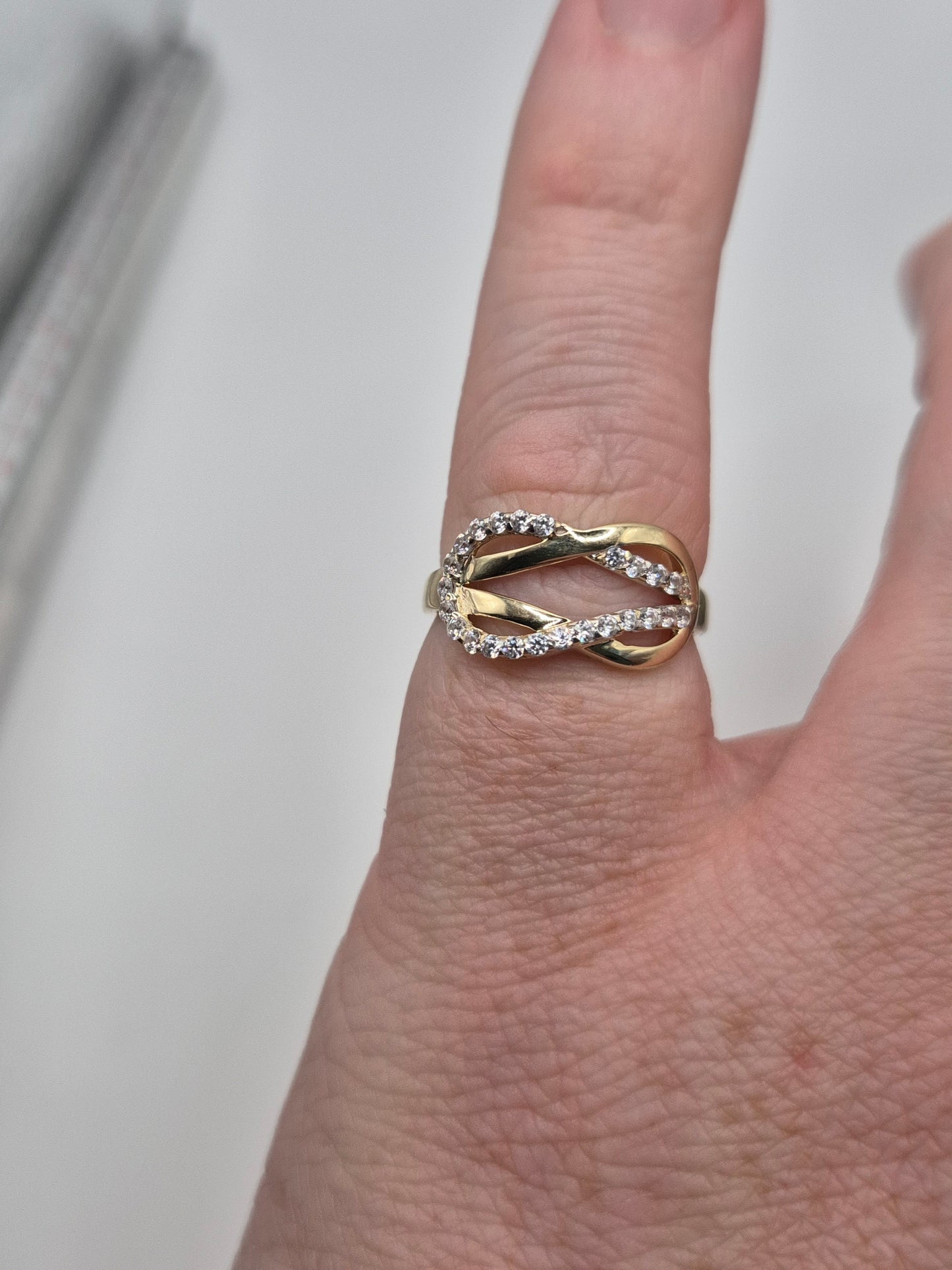 14ct gold cubic zirconia ring