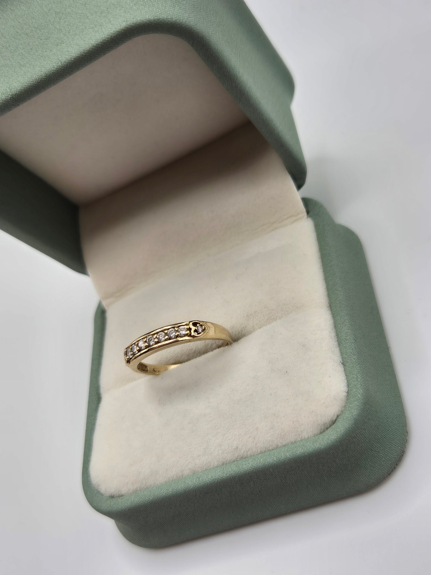 9ct gold cz ring