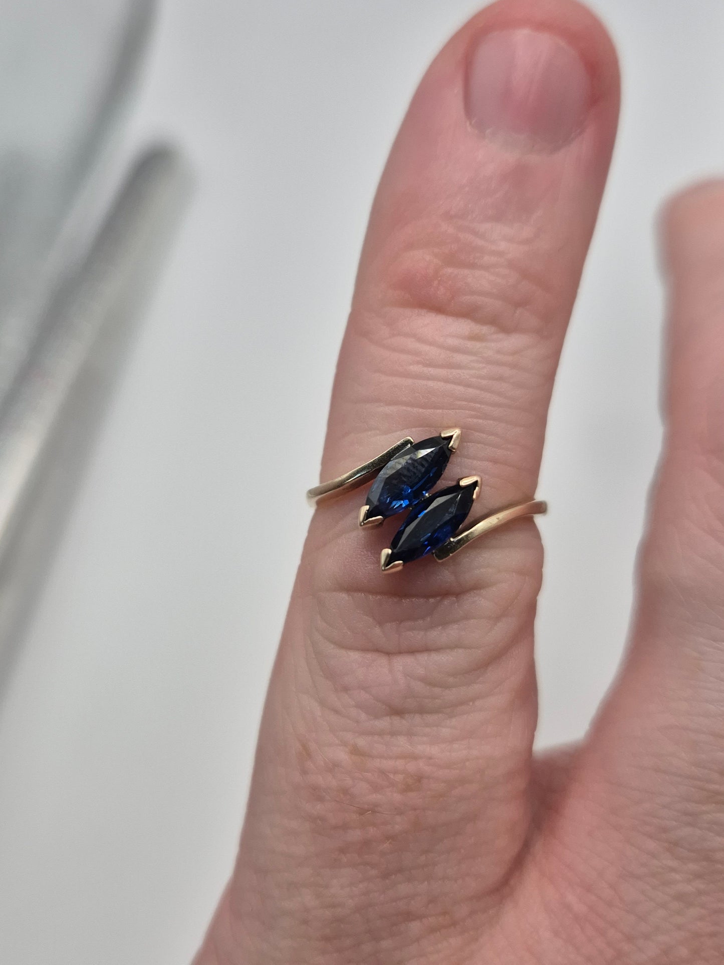 9ct gold sapphire ring
