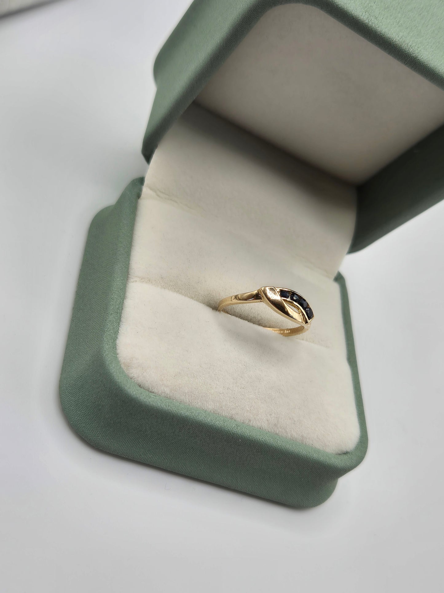 9ct gold onyx ring