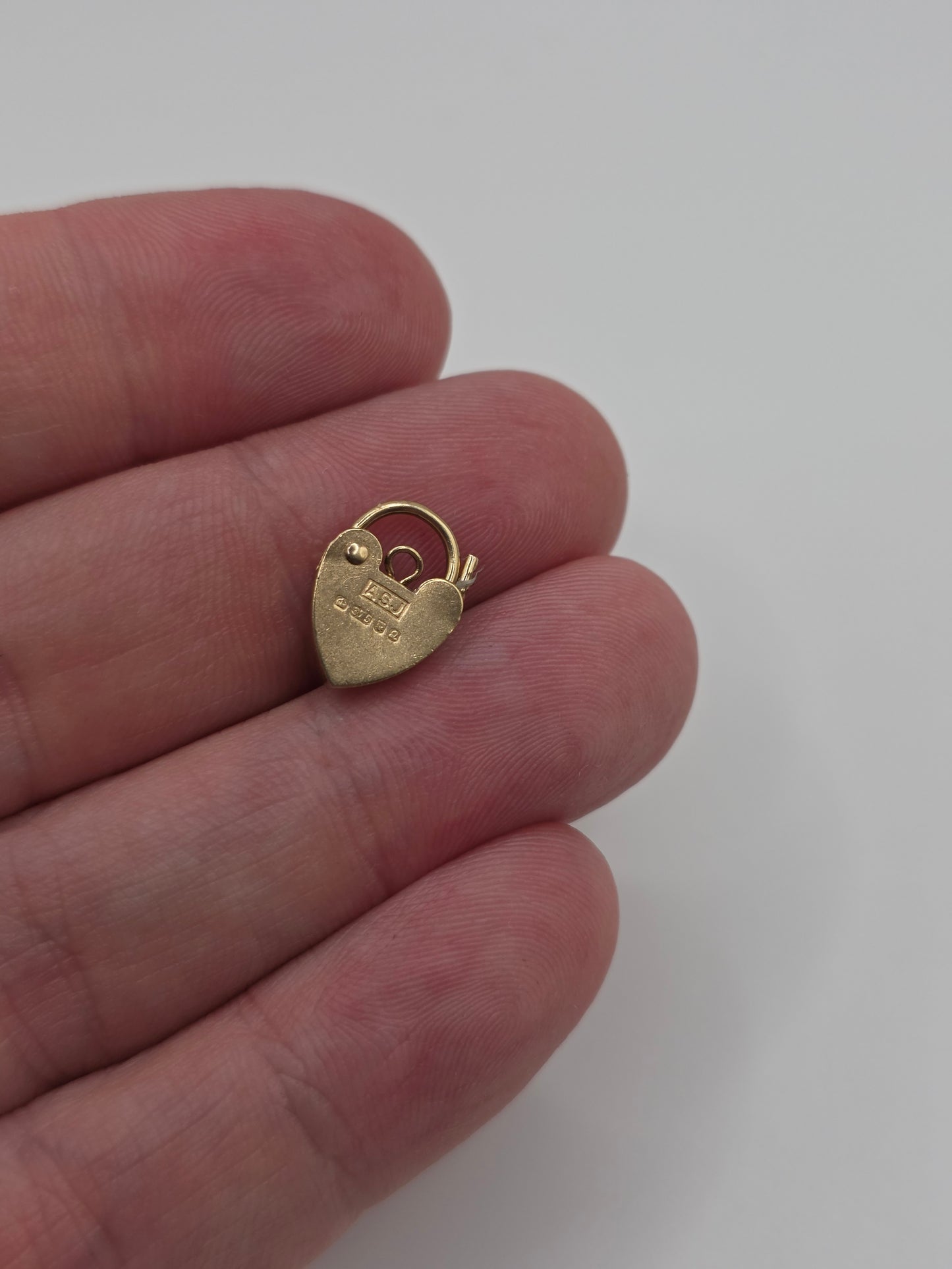 9ct gold padlock 56