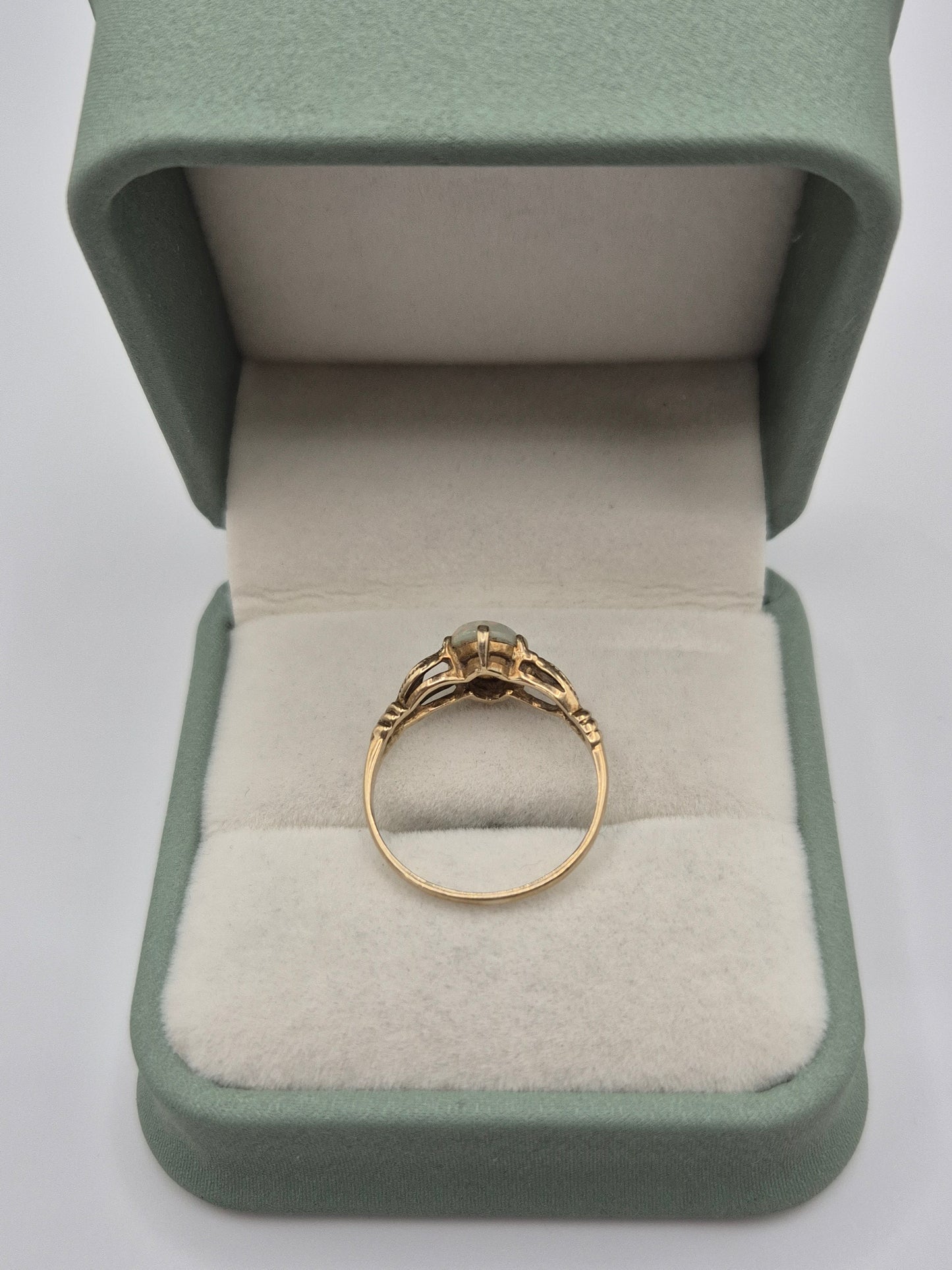 9ct gold opal ring