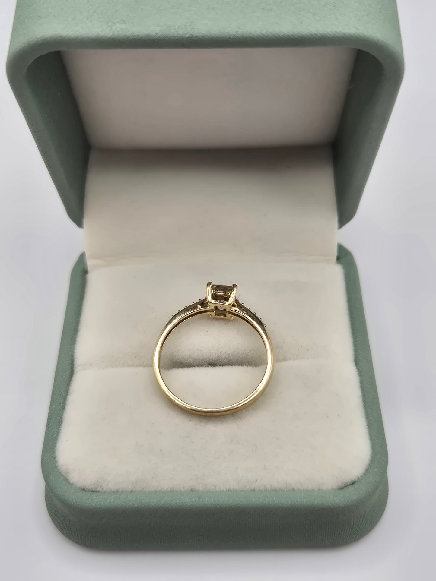 9ct gold zircon ring