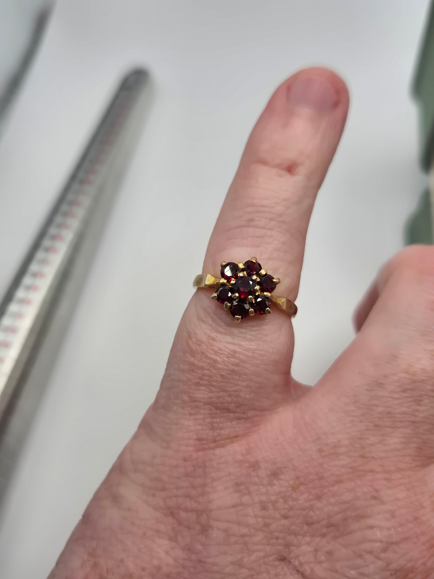 9ct gold garnet ring