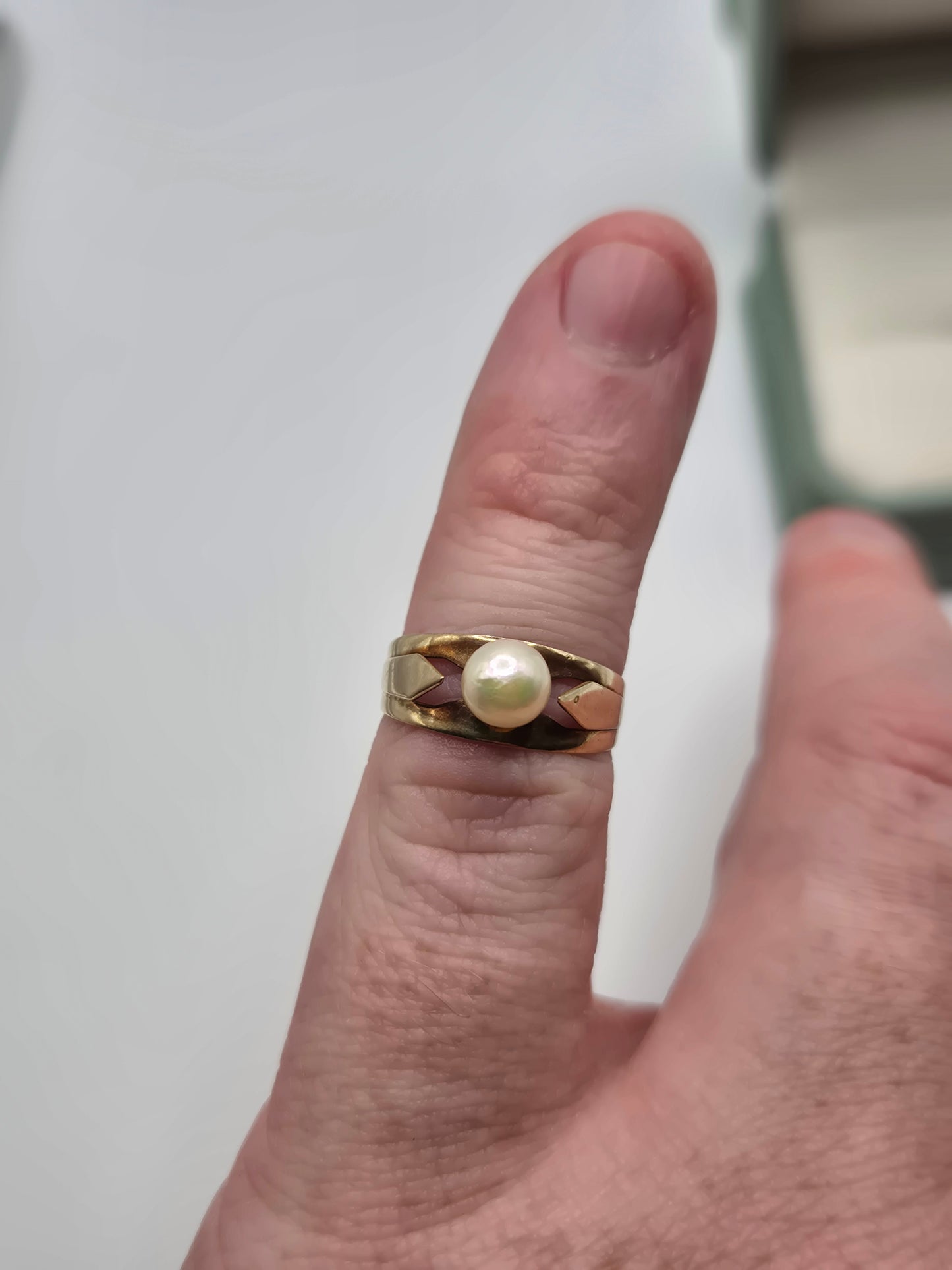 9ct gold pearl ring