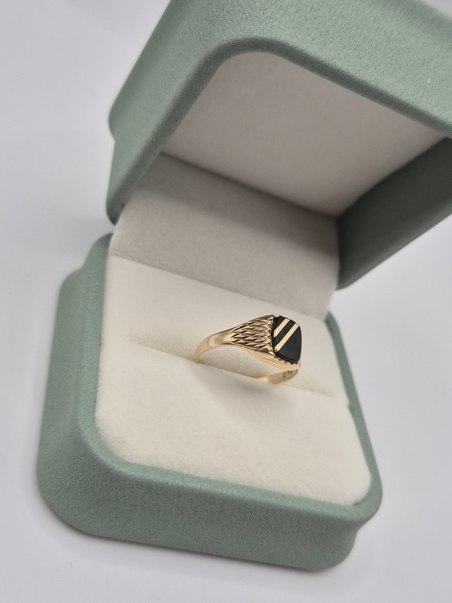 9ct gold onyx signet ring