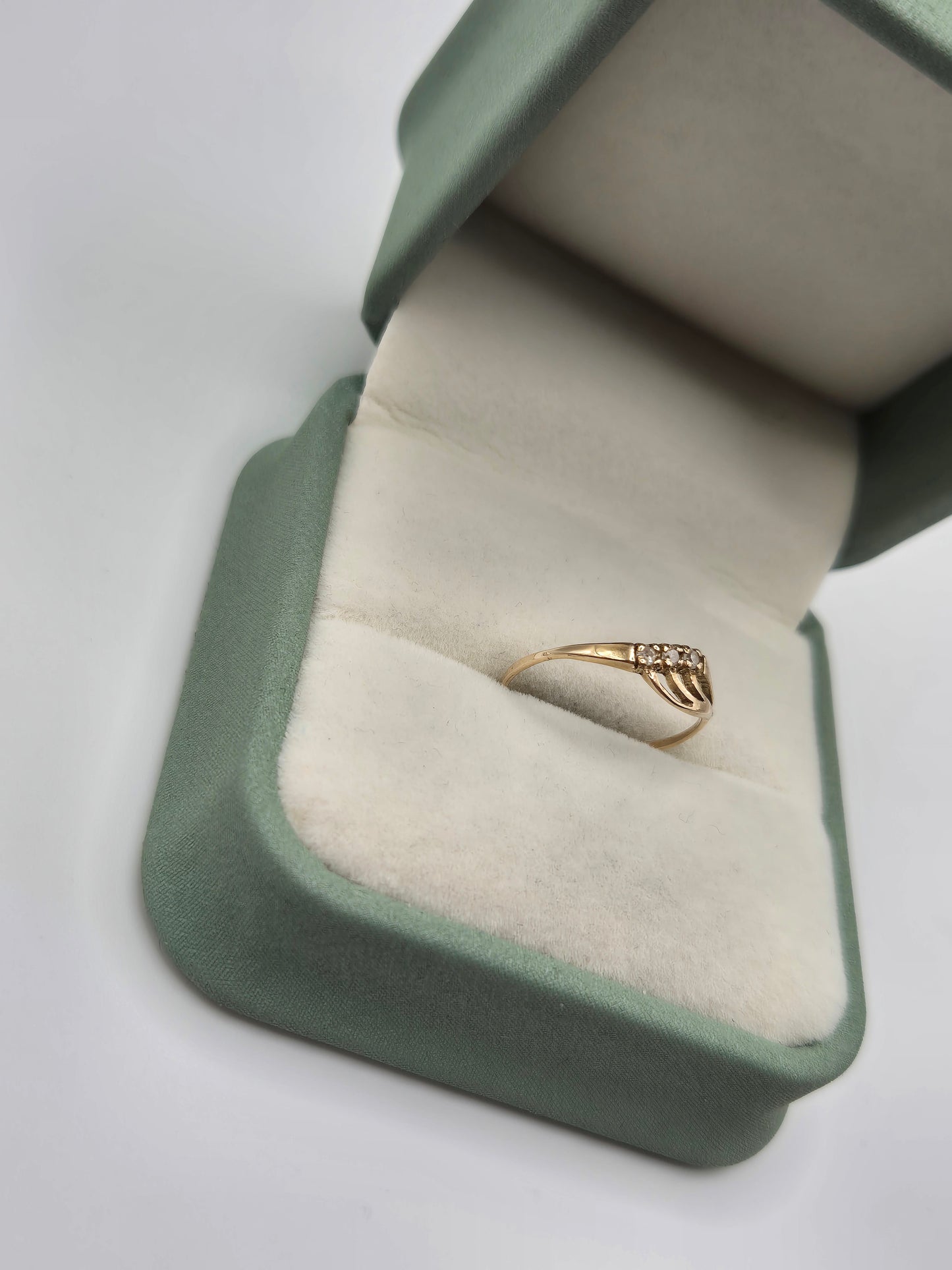 9ct gold diamond ring