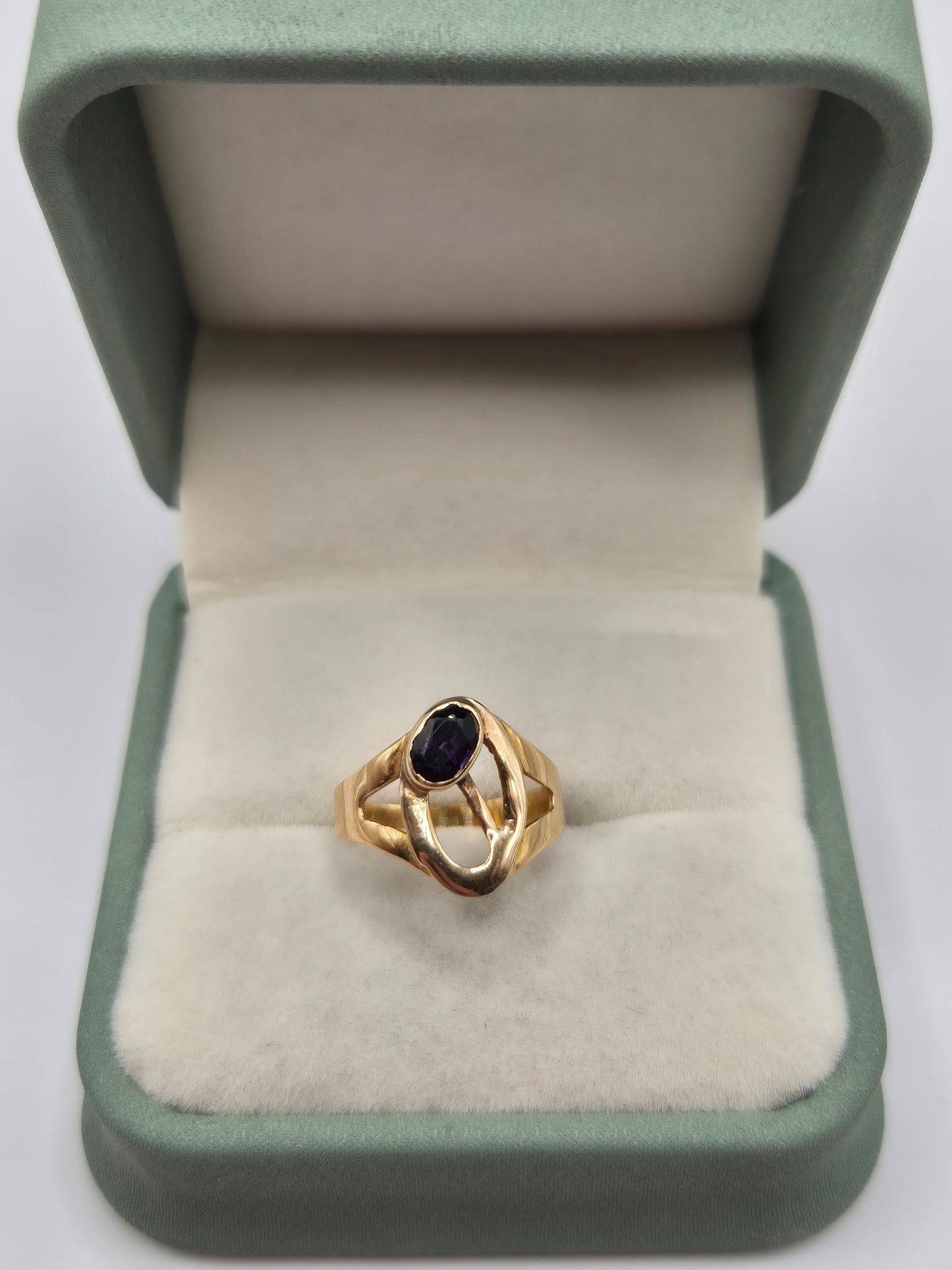18ct gold amethyst ring