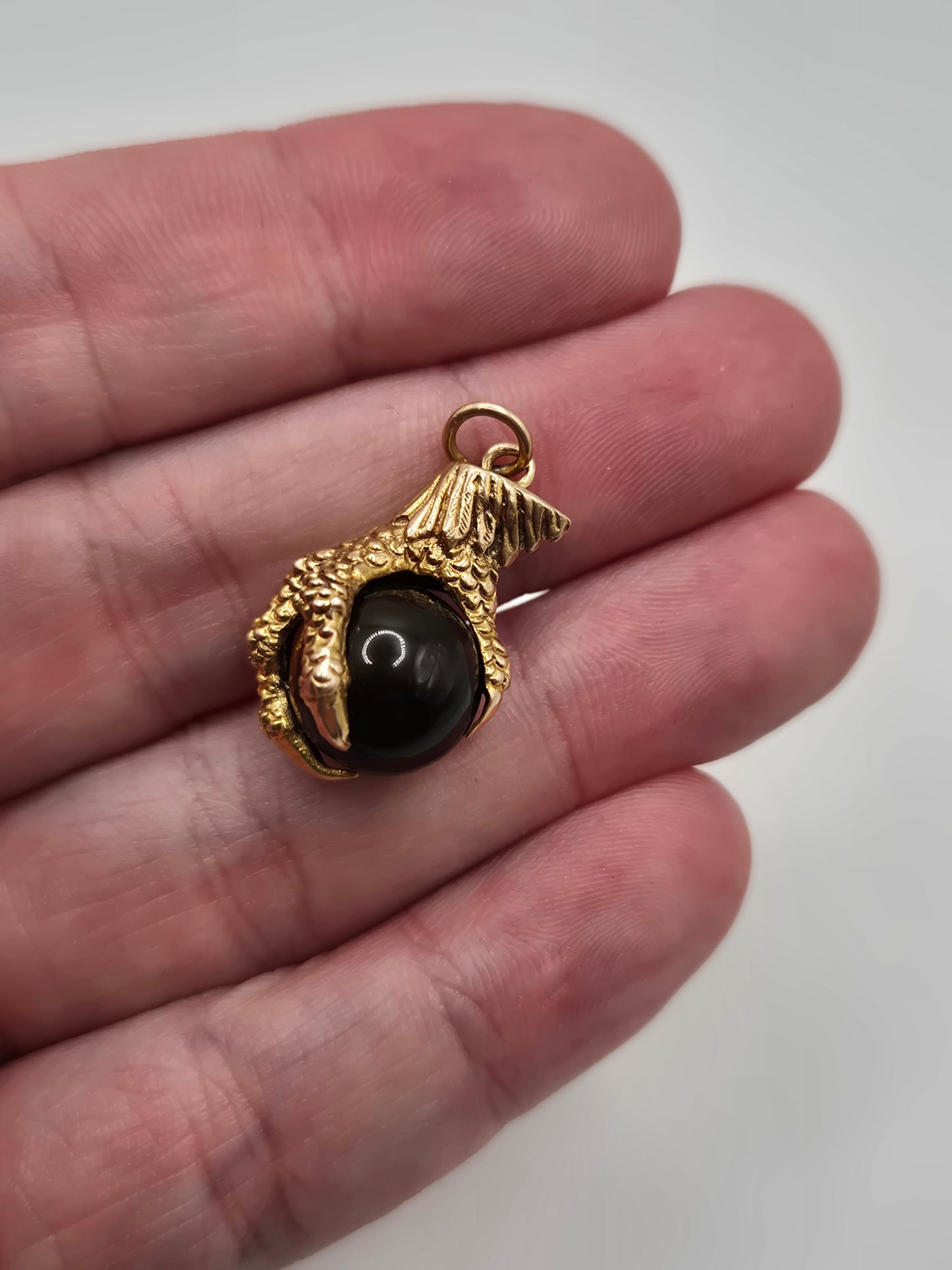 9ct gold tiger's eye claw pendant