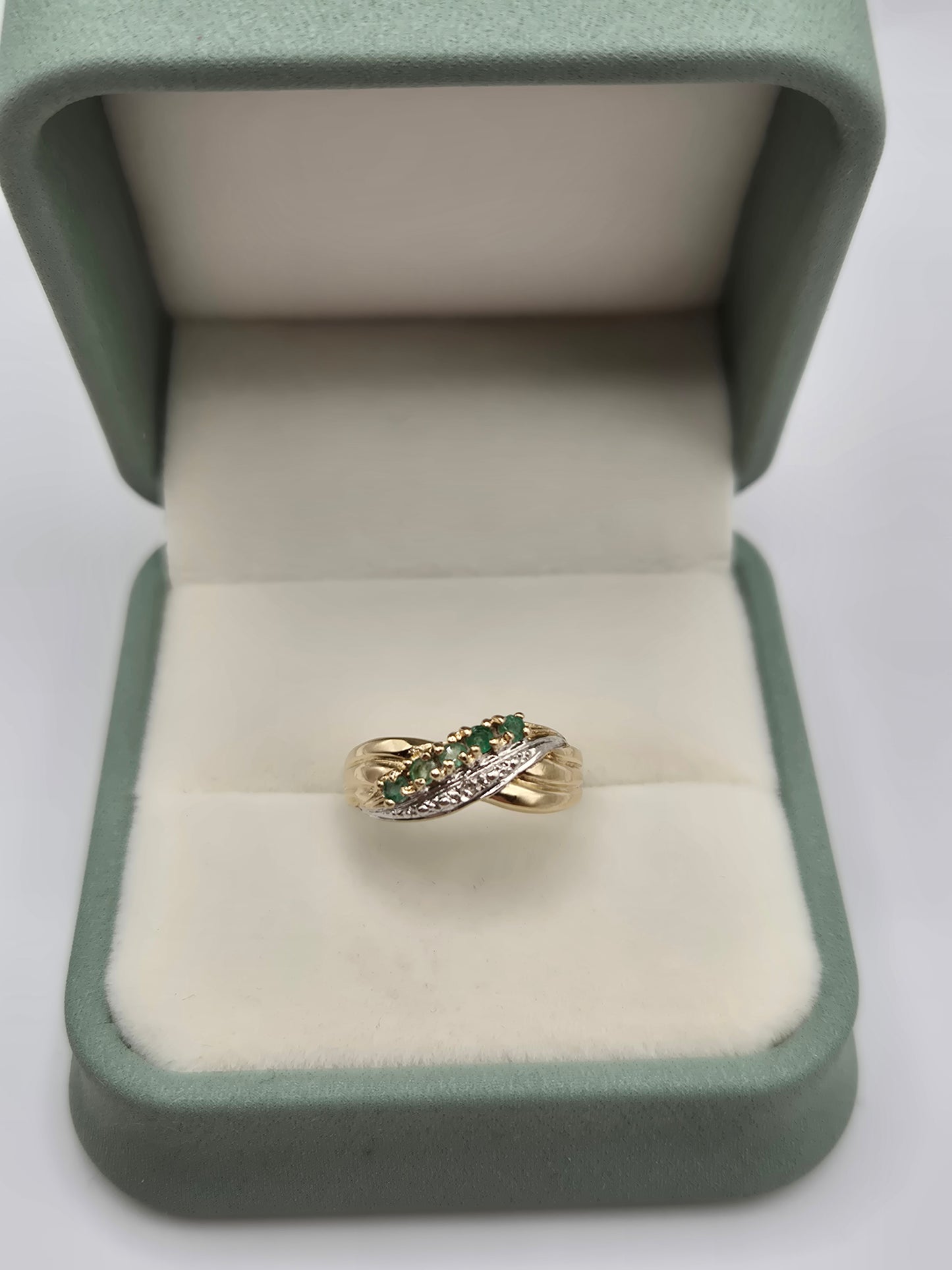 9ct gold emerald and diamond ring