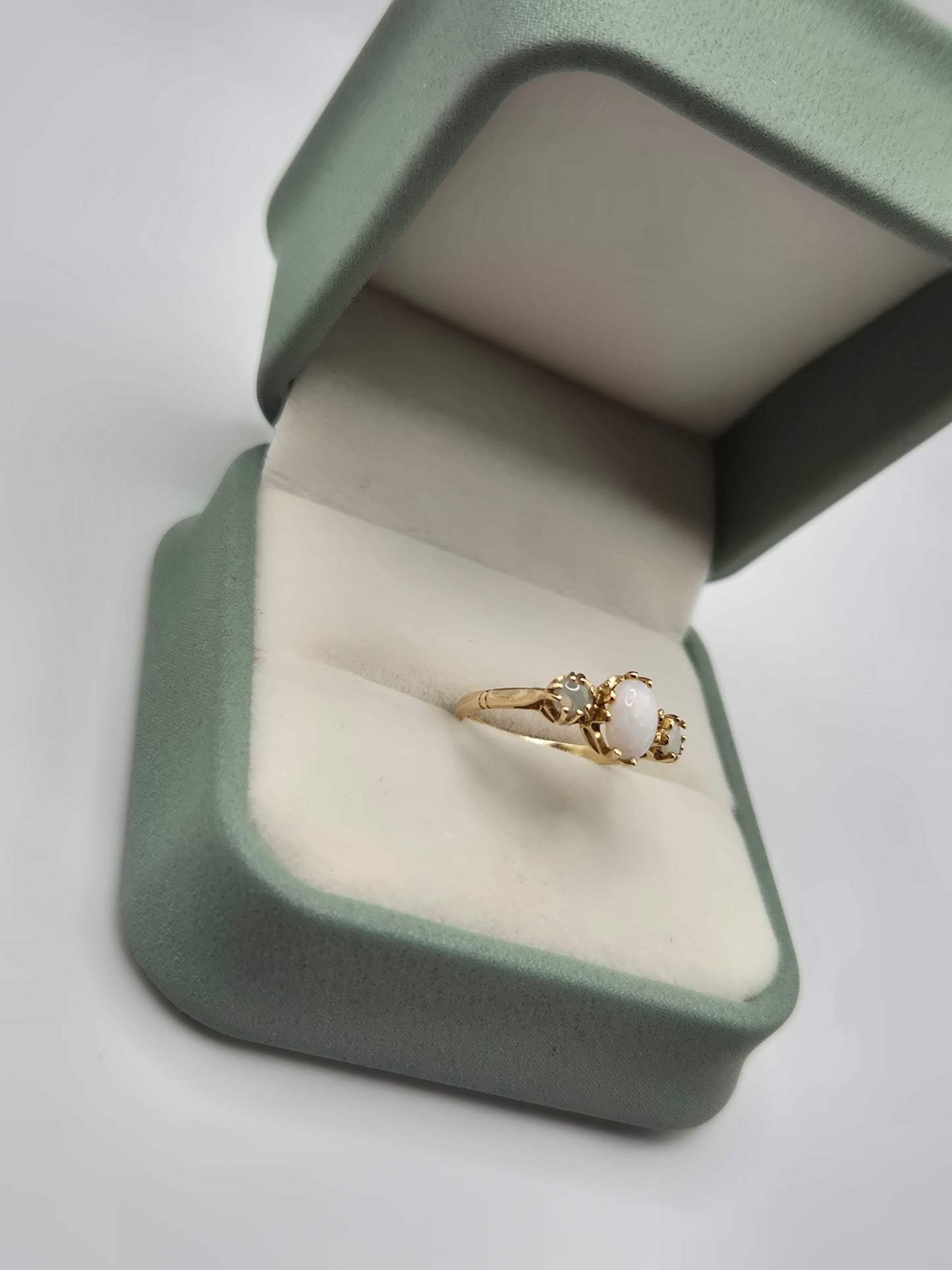 9ct gold opal ring
