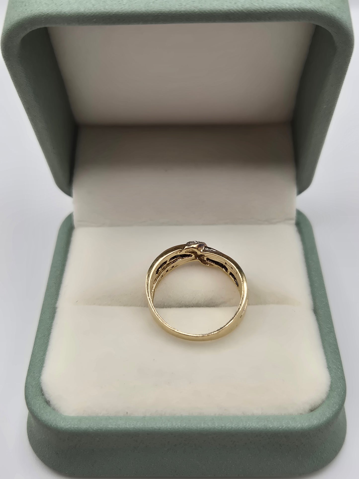 9ct gold sapphire and diamond ring