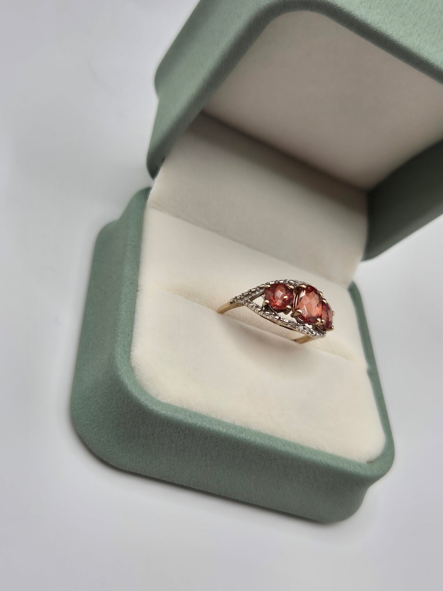9ct gold garnet and diamond ring