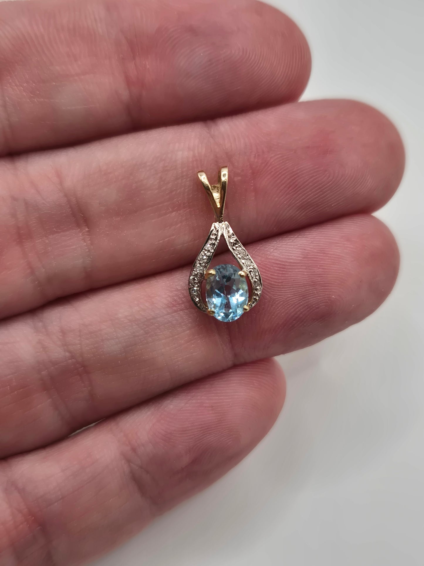 9ct gold topaz and diamond pendant