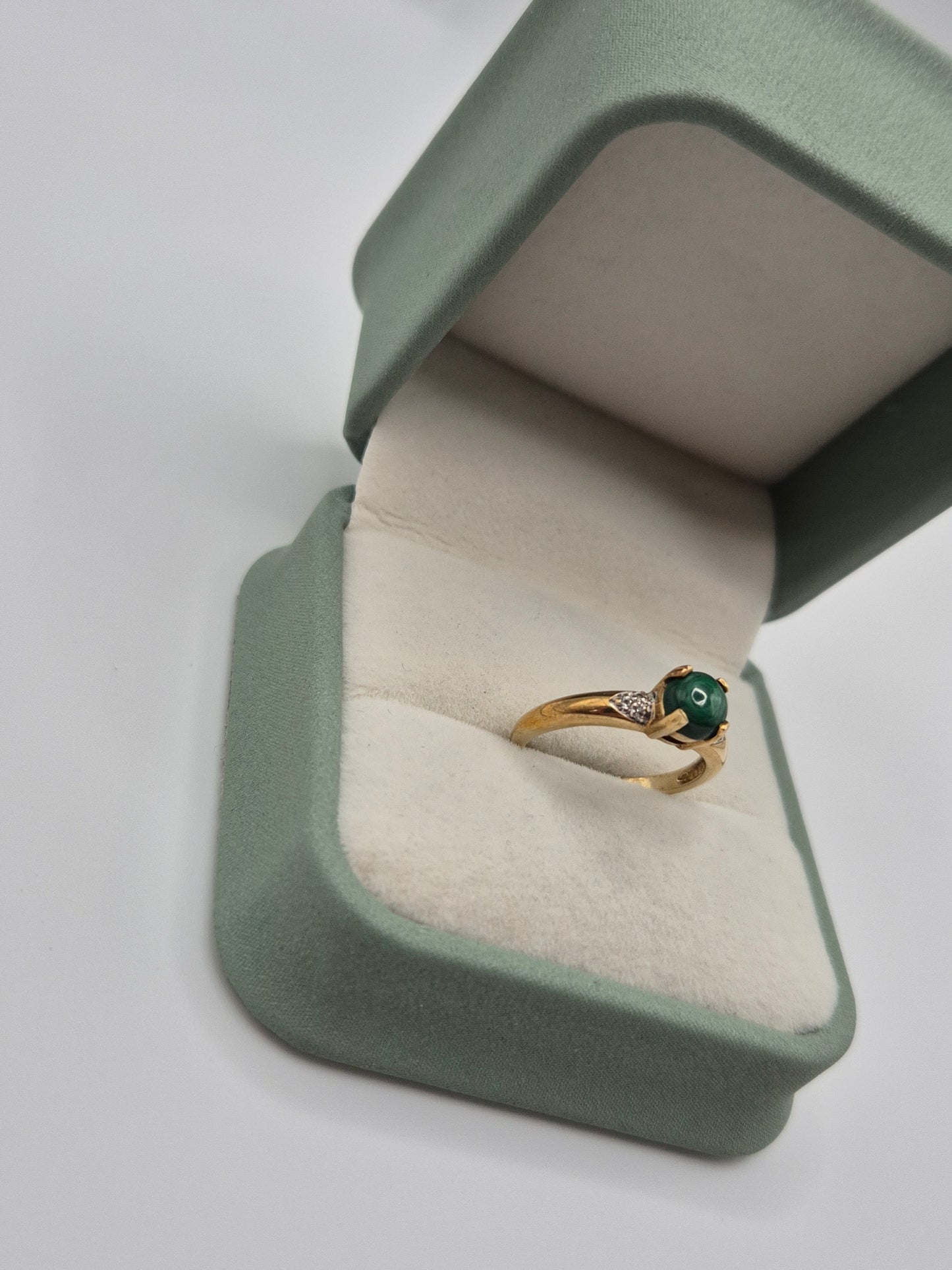 9ct gold malachite and diamond ring