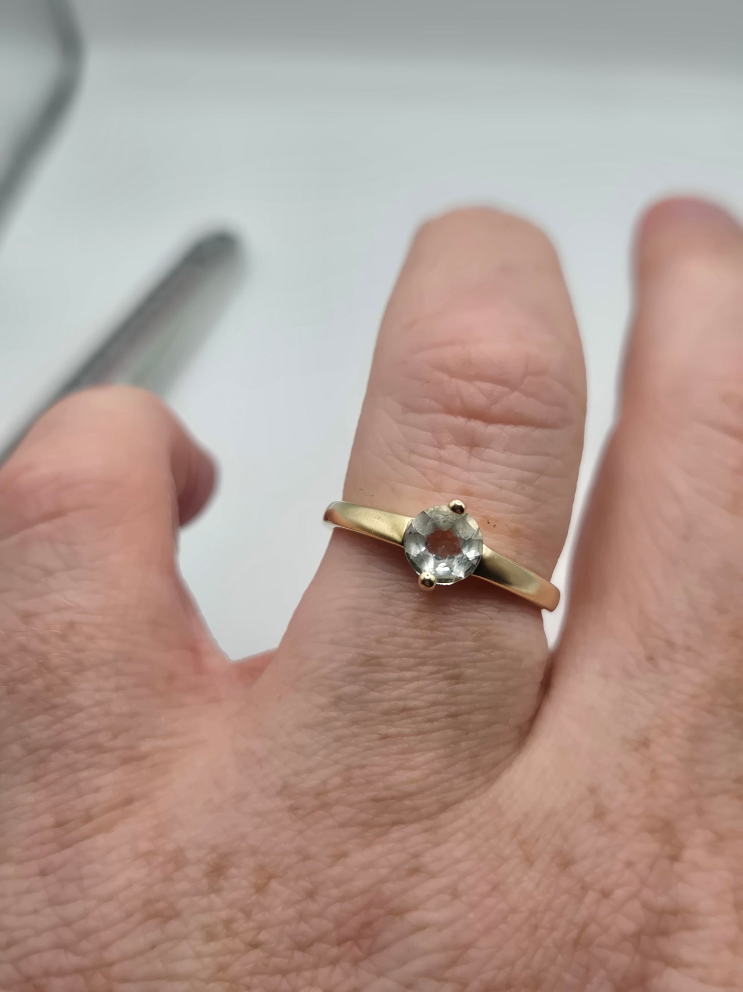 9ct gold aquamarine ring