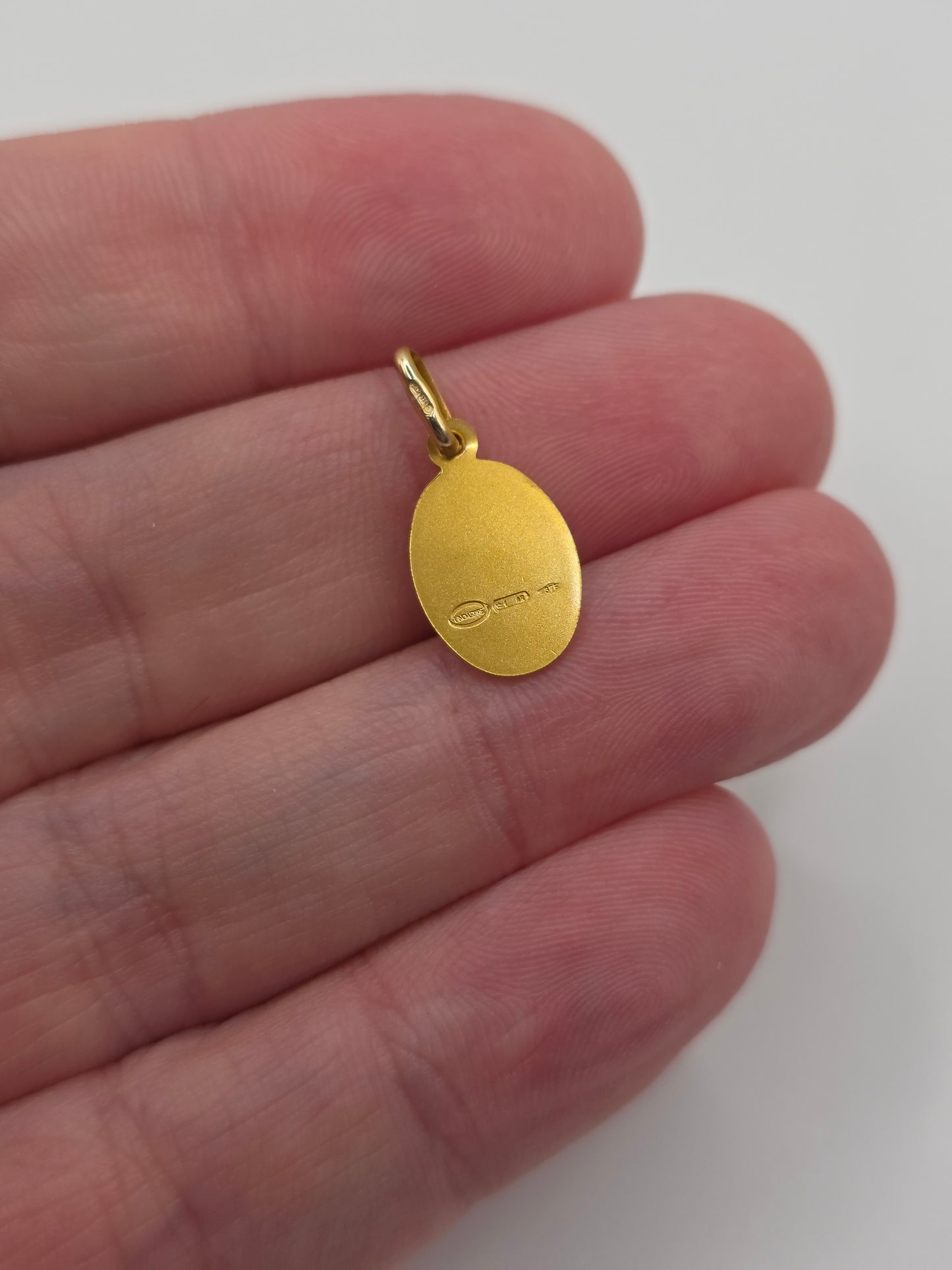 9ct gold oval st christopher pendant